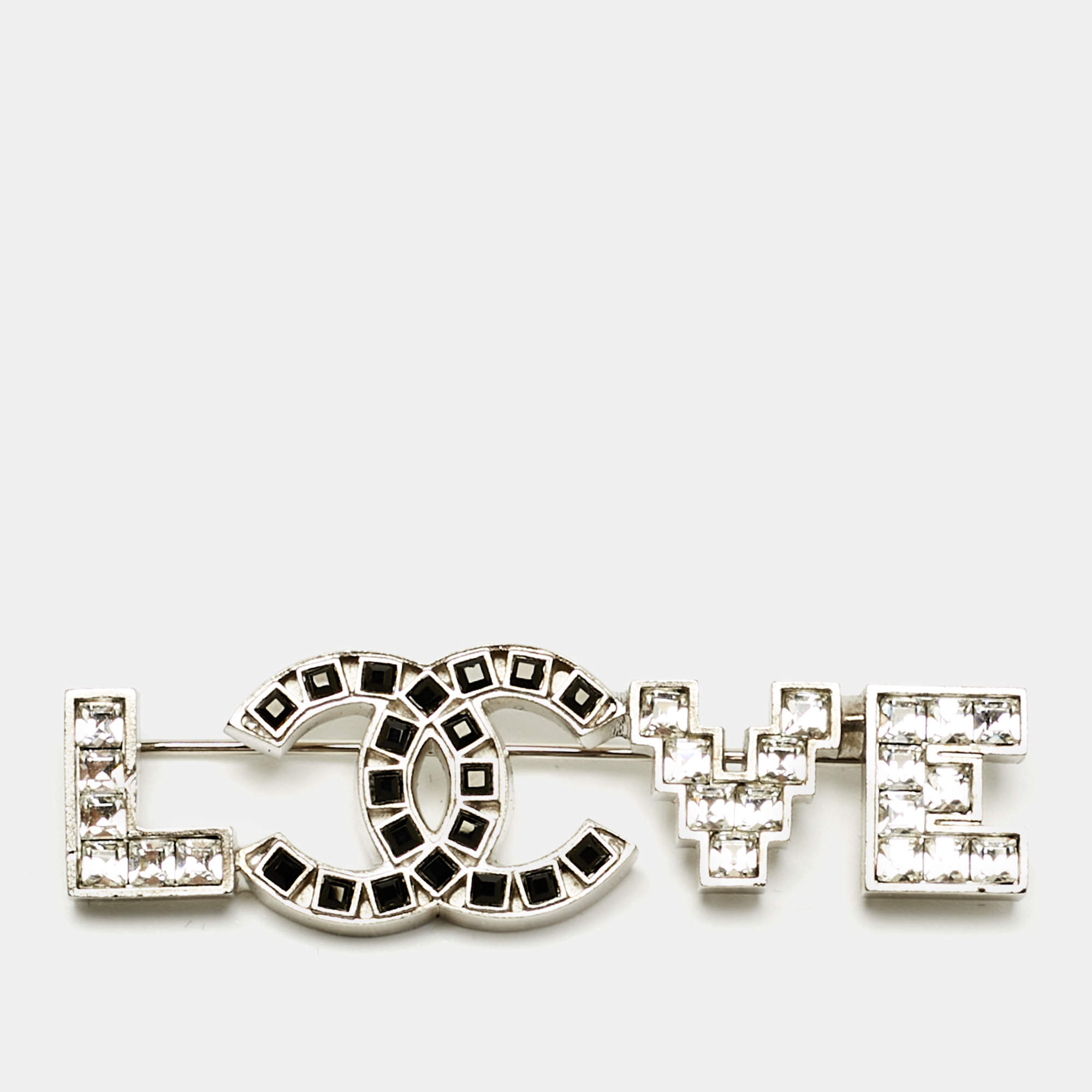 مملوكة مسبقًا Chanel CC Love Crystal Silver Tone Pin Brooch