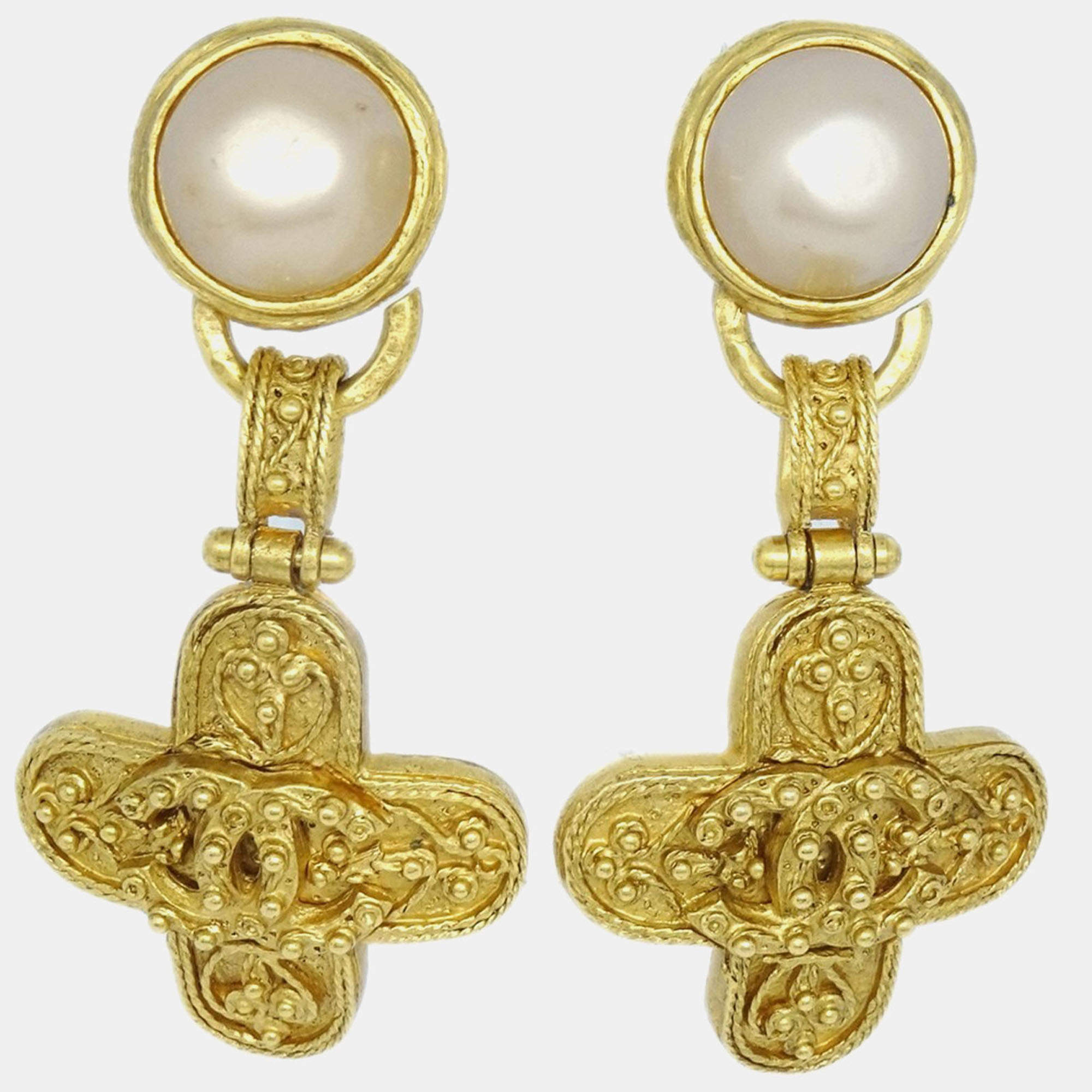 مملوكة مسبقًا Chanel Artificial Pearl Dangle Earrings Clip-On Gold