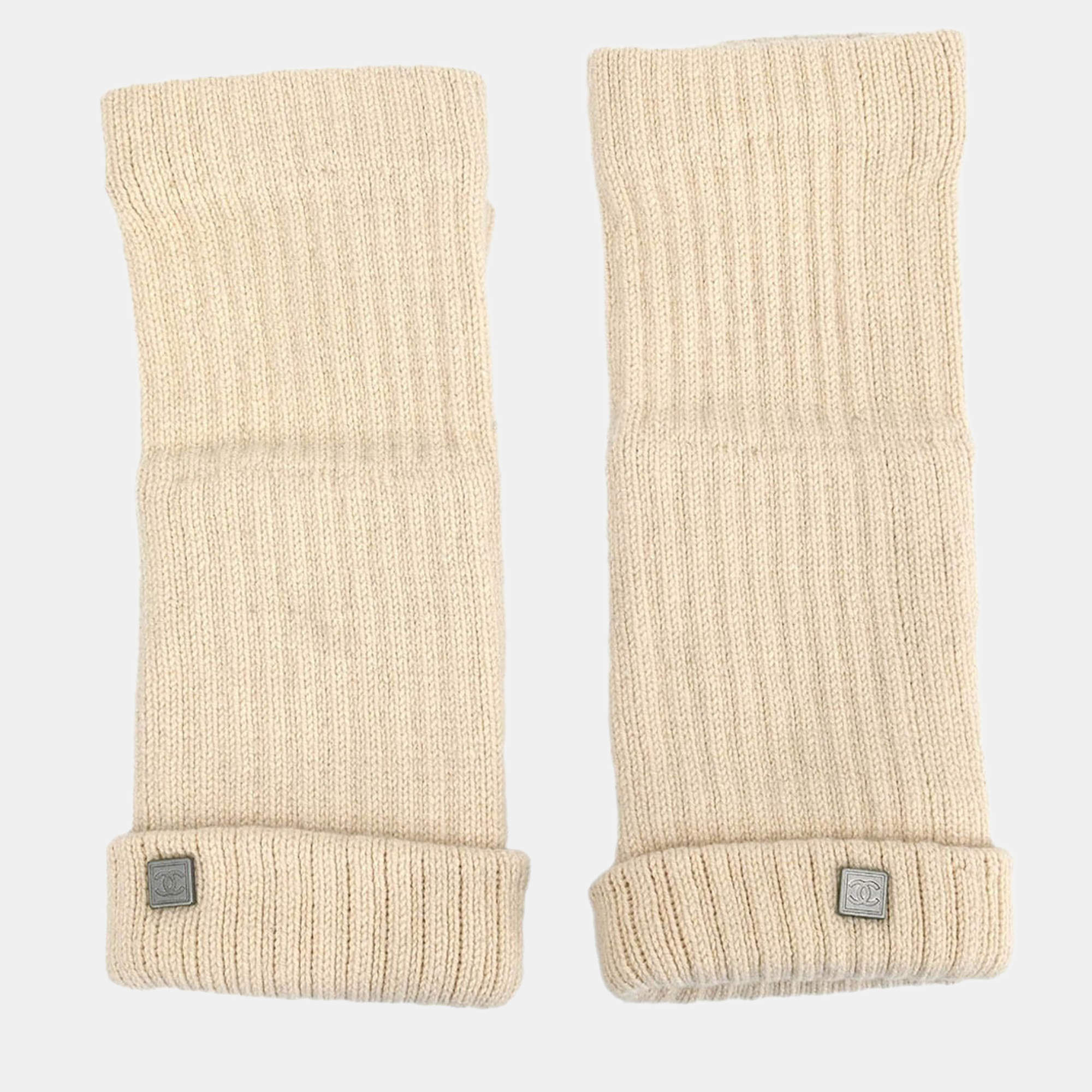 Pre Owned Chanel Gloves Sport Line White Cashmere