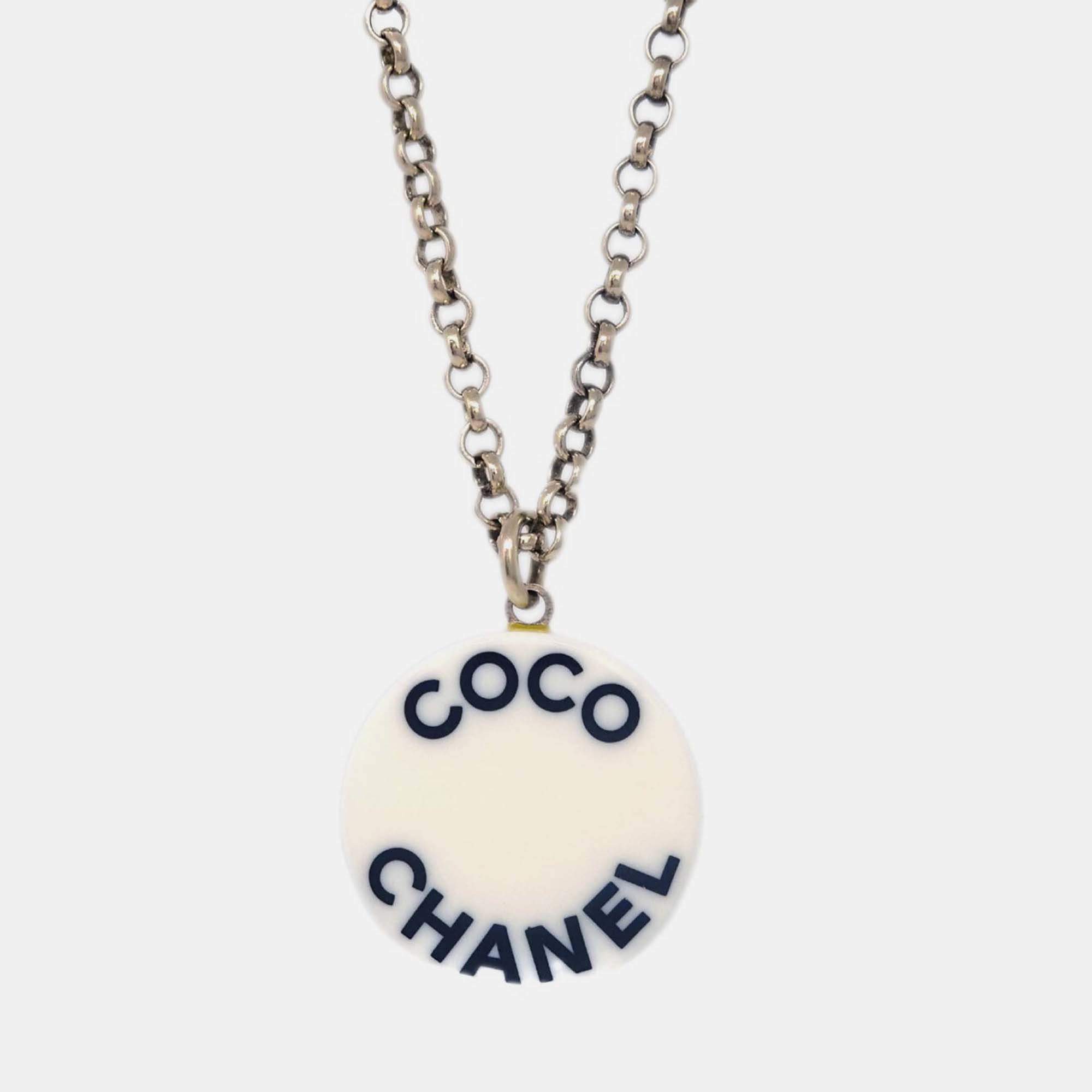 Pre Owned Chanel Gold White Pendant Necklace