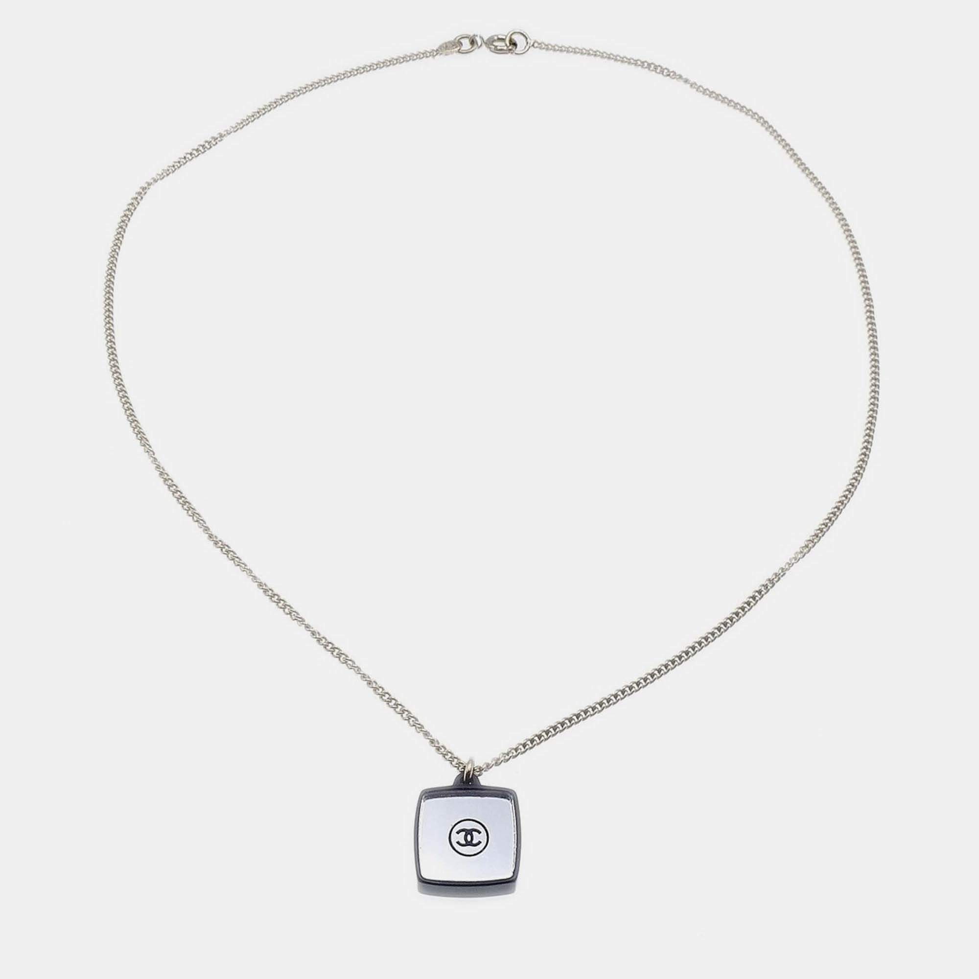 Pre Owned Chanel Rhinestone Gold Chain Pendant Necklace