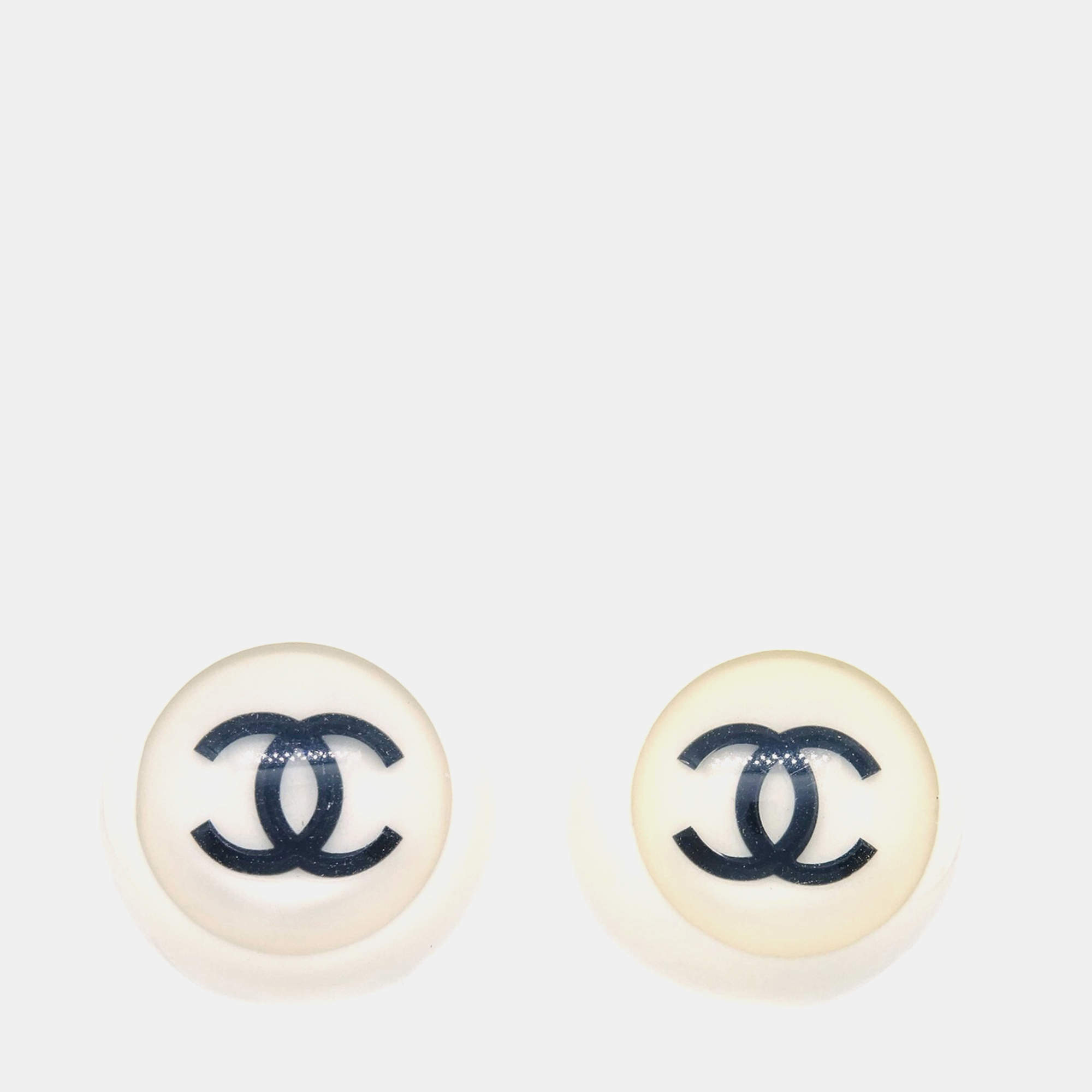 Pre Owned Chanel Button Earrings Clip-On White