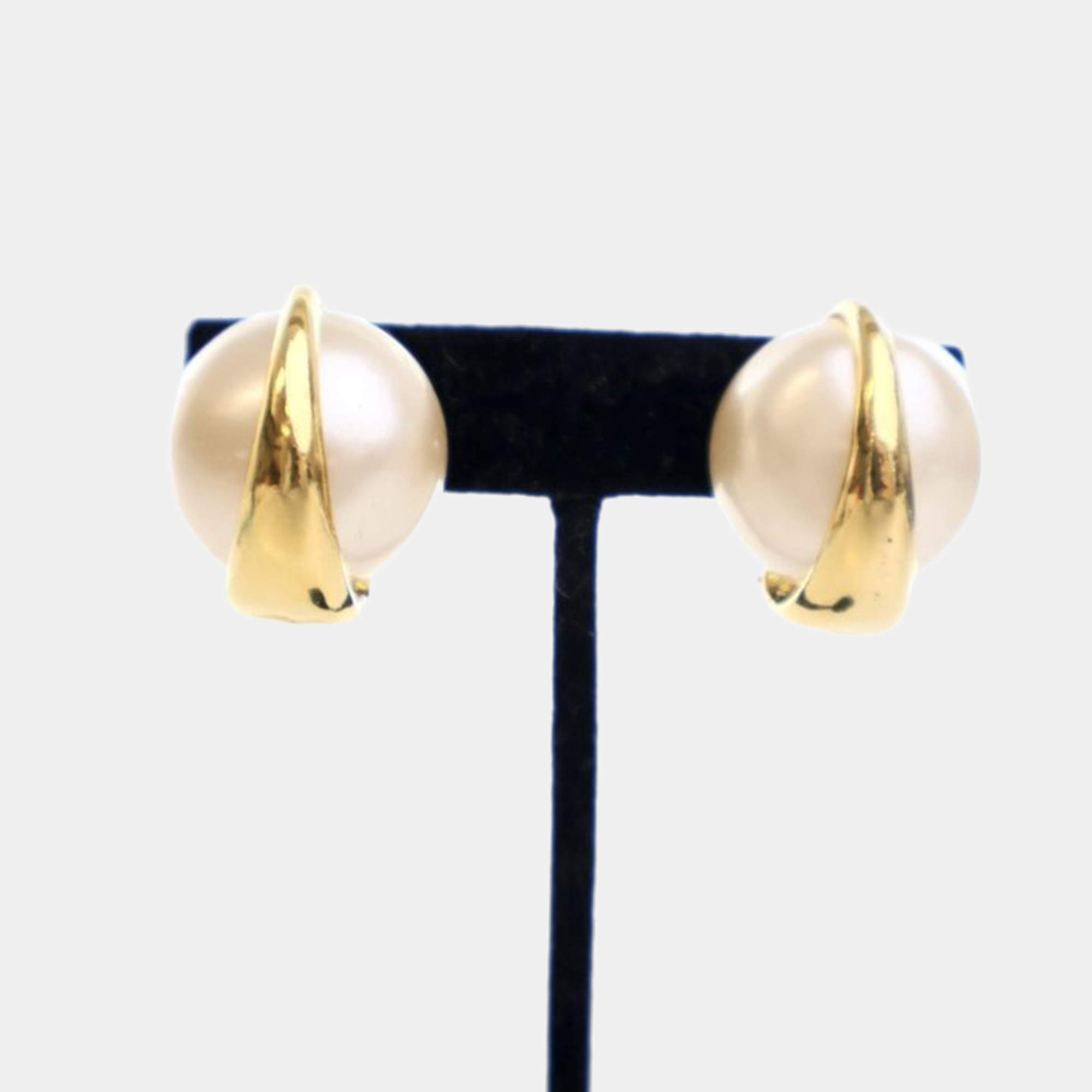 Pre Owned Chanel Vintage Pearl Clip On Earrings