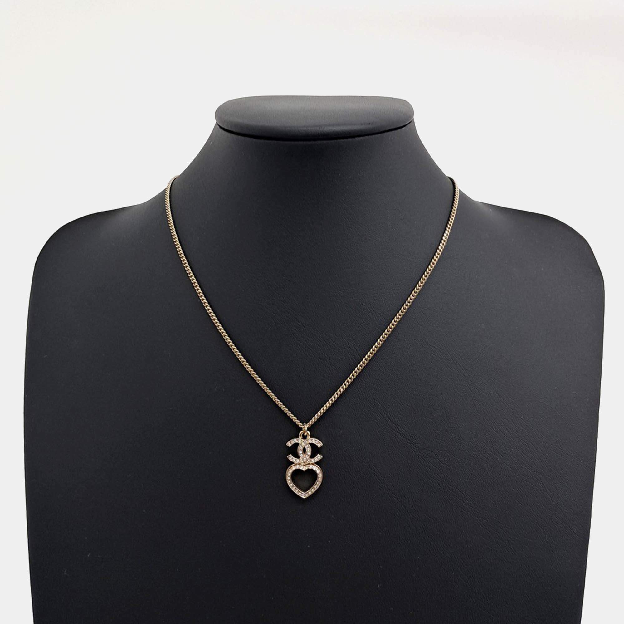 Pre Owned Chanel Gold Tone Metal necklace