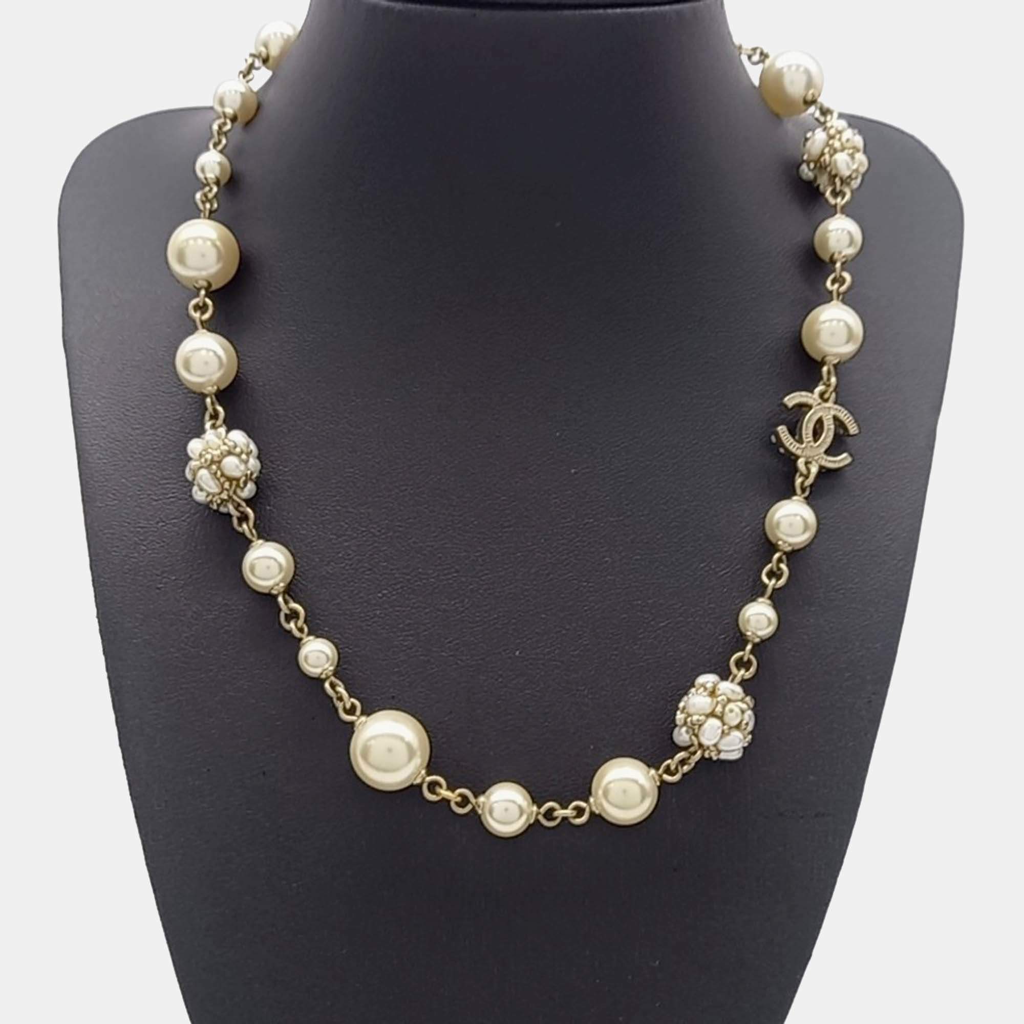 Pre Owned Chanel pearl necklace