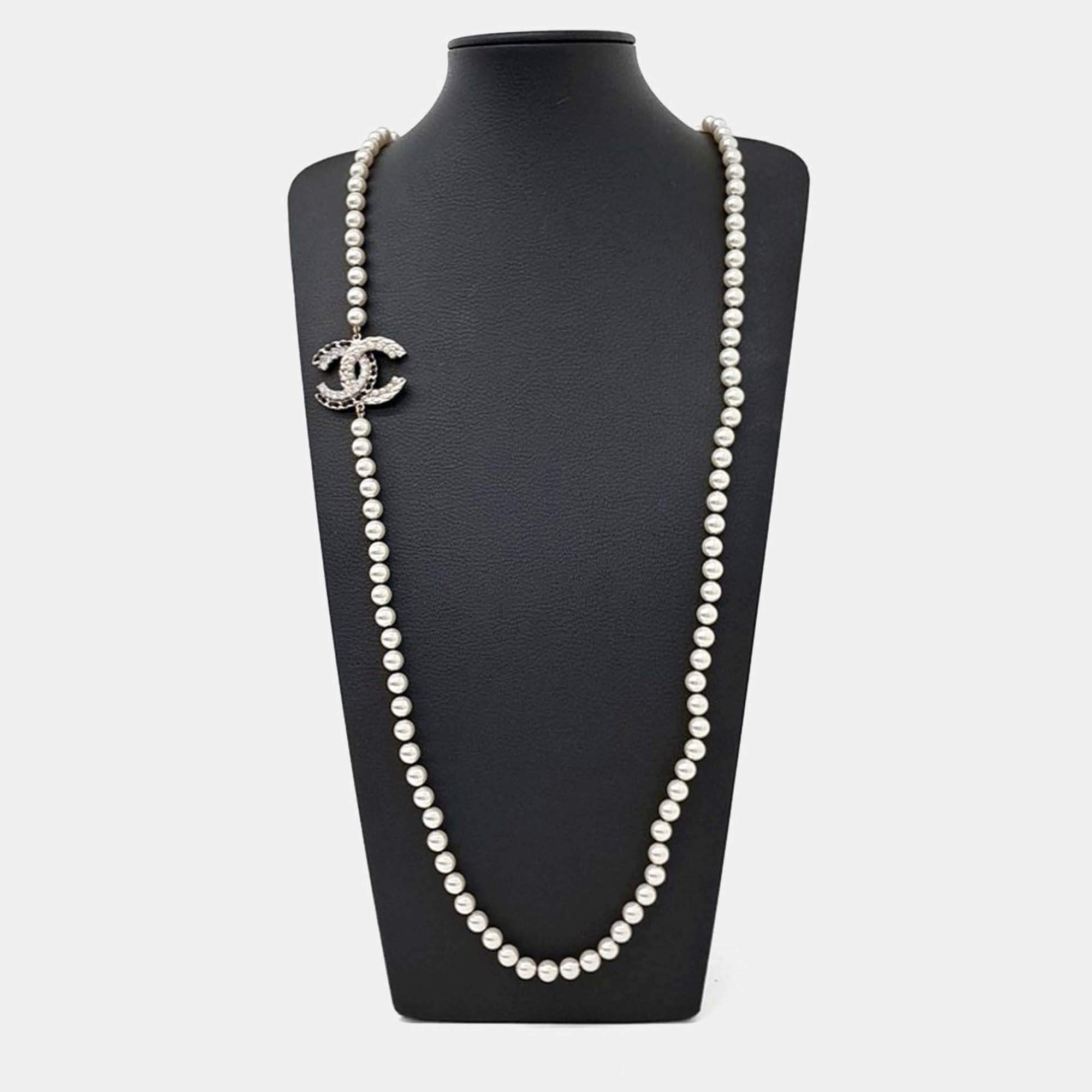 Pre Owned Chanel pearl necklace
