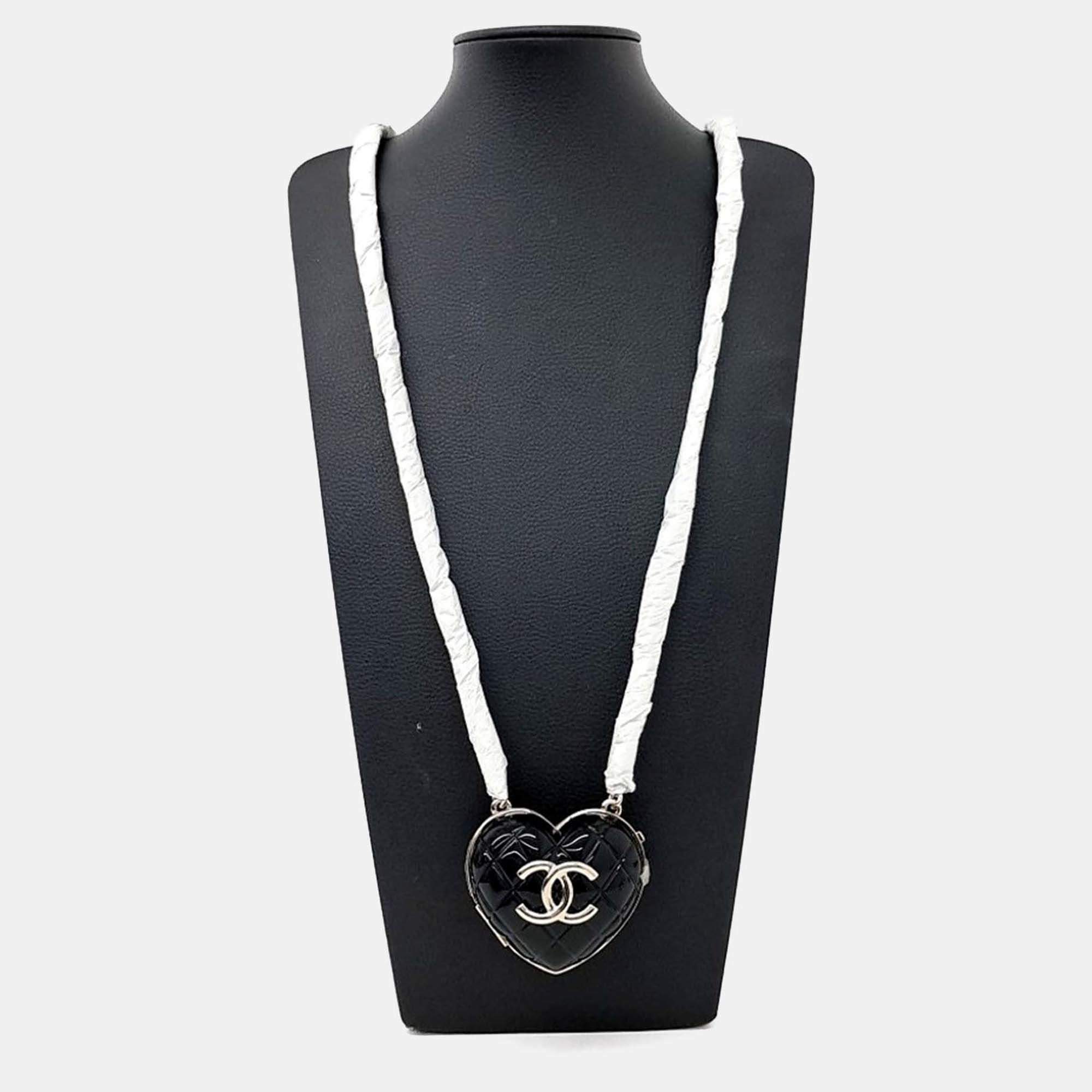 Pre Owned Chanel heart chain necklace