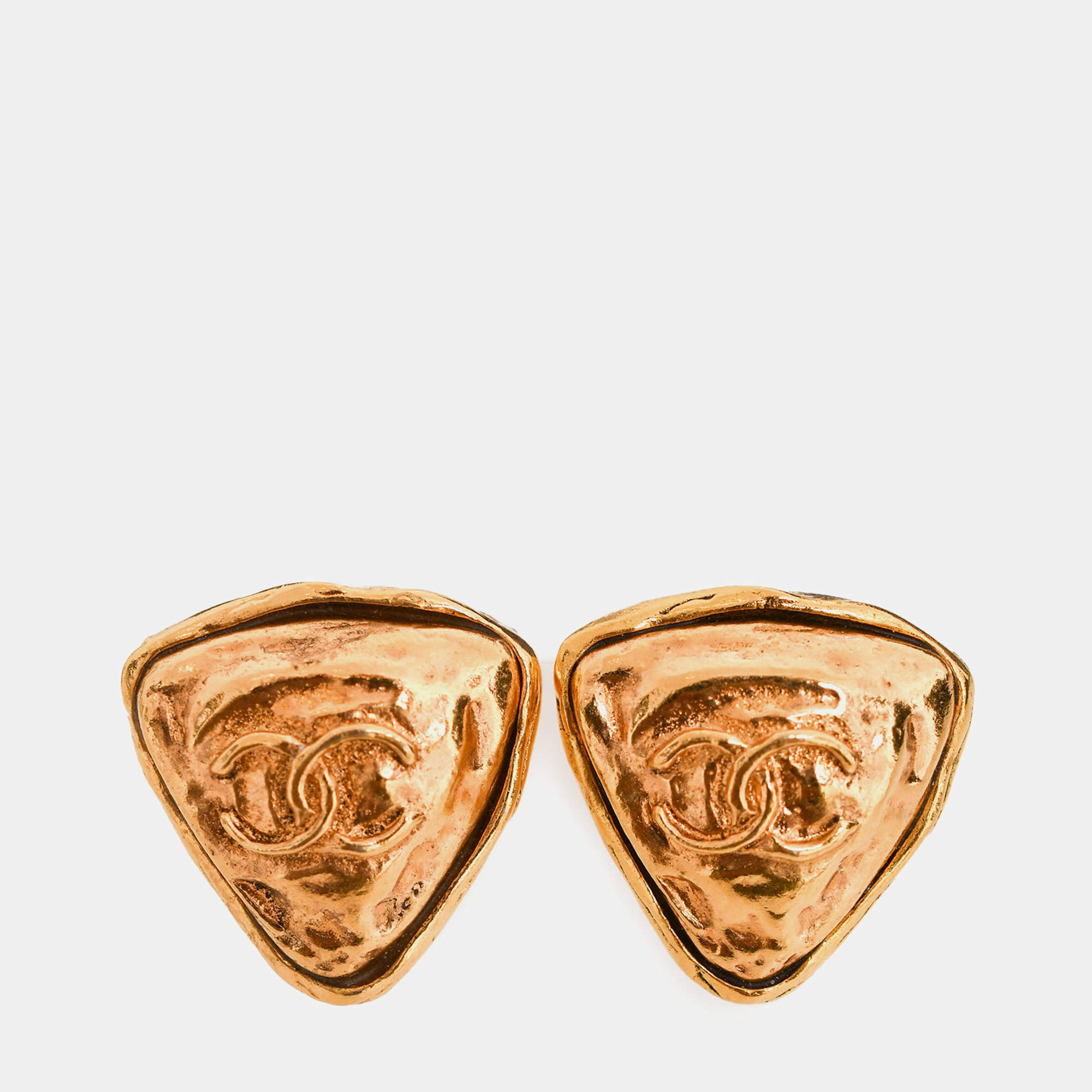 Pre Owned Chanel Gold Tone Triangle Clip-on Earrings
