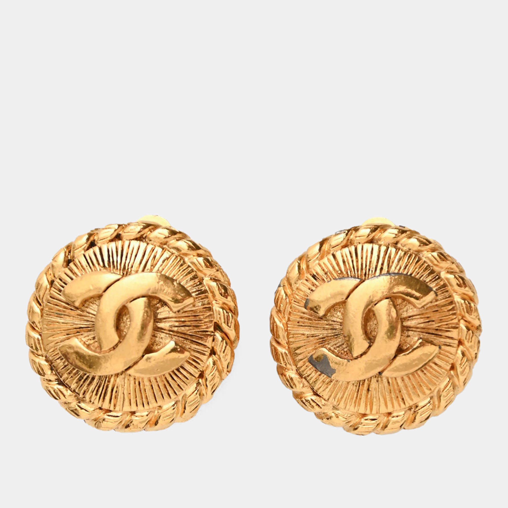 Pre Owned Chanel Vintage Gold Tone CC Ear Clips