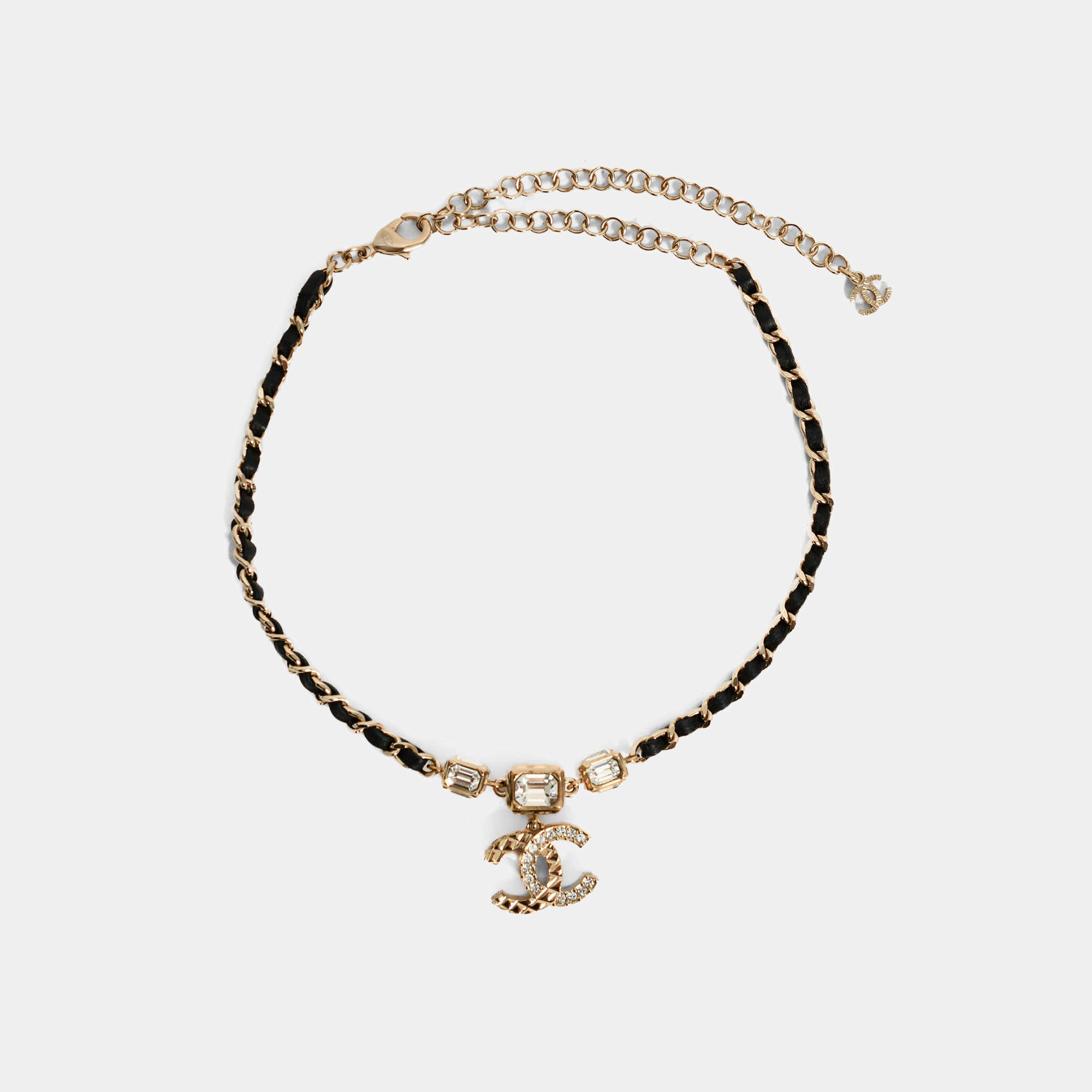 Pre Owned قلادة شانيل شوكر سي سي كريستال لون فضي ٢٠٢٣