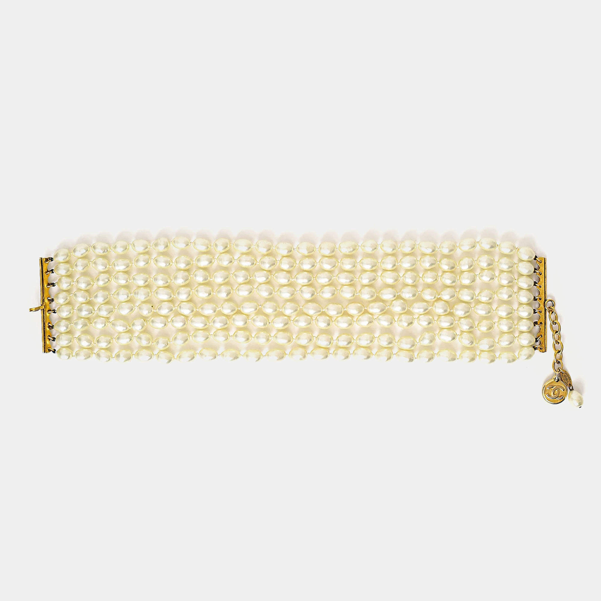 Pre Owned قلادة شانيل 8 خيط لؤلؤة ضيقة الرقبة