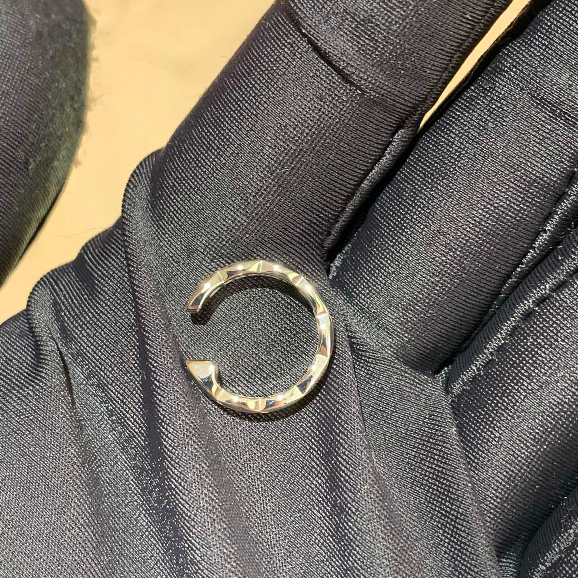 Pre Owned أقراط شانيل كوكو مرصعة بالألماس ذهب أبيض كليبس