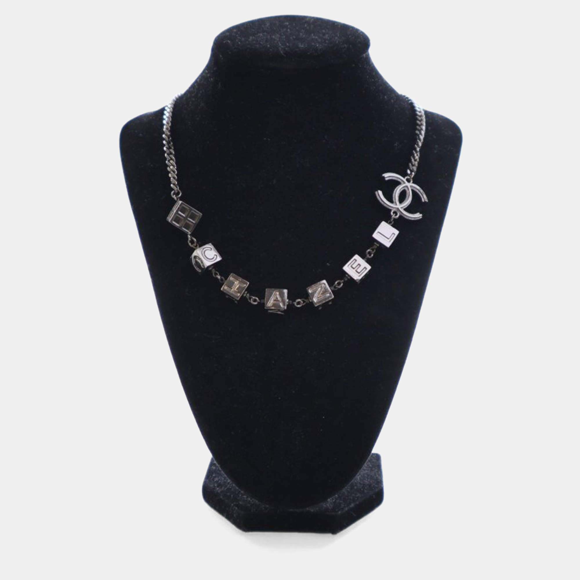 Pre Owned عقد شانيل كوكو مارك شوكر