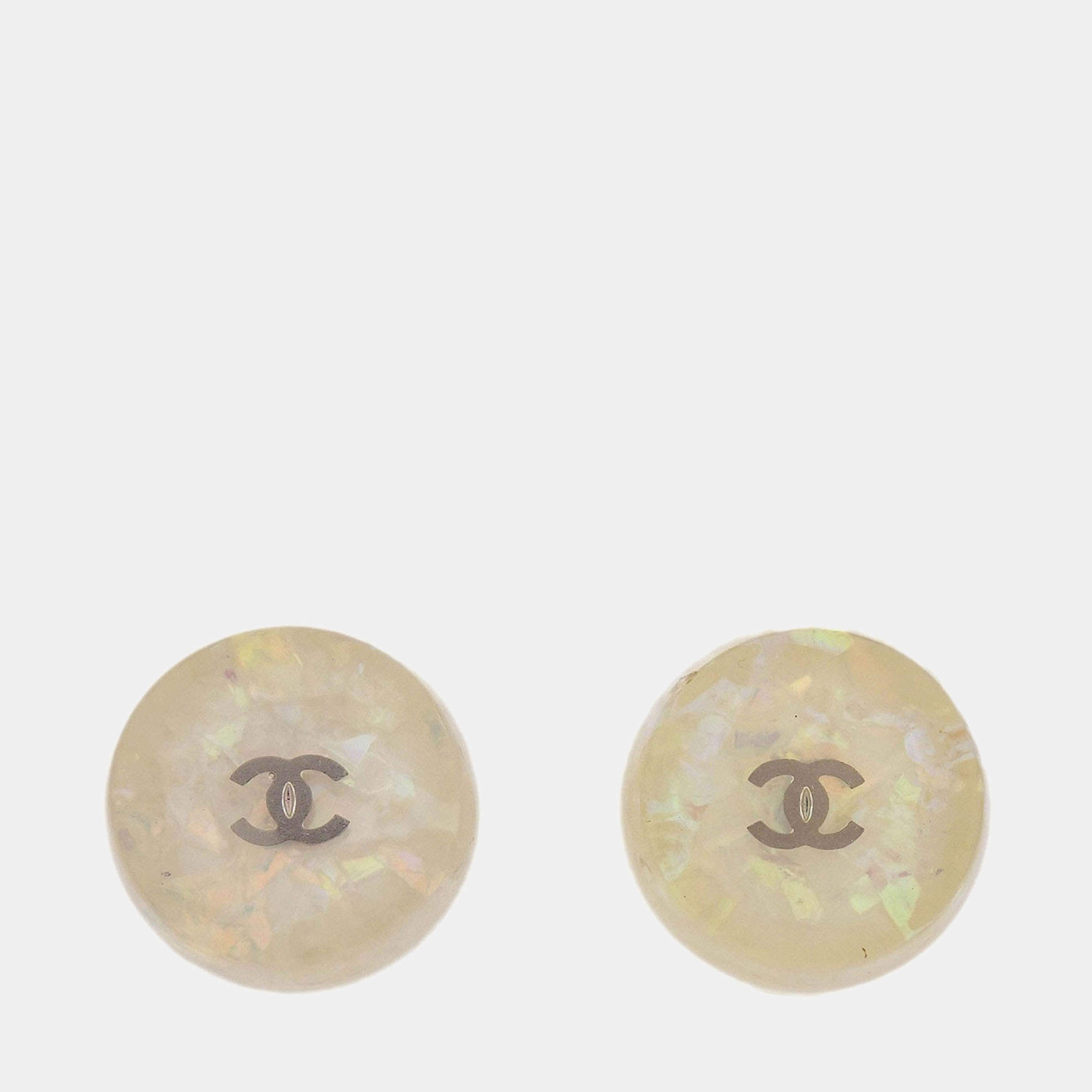 Pre Owned Chanel Button Earrings Clip-On White