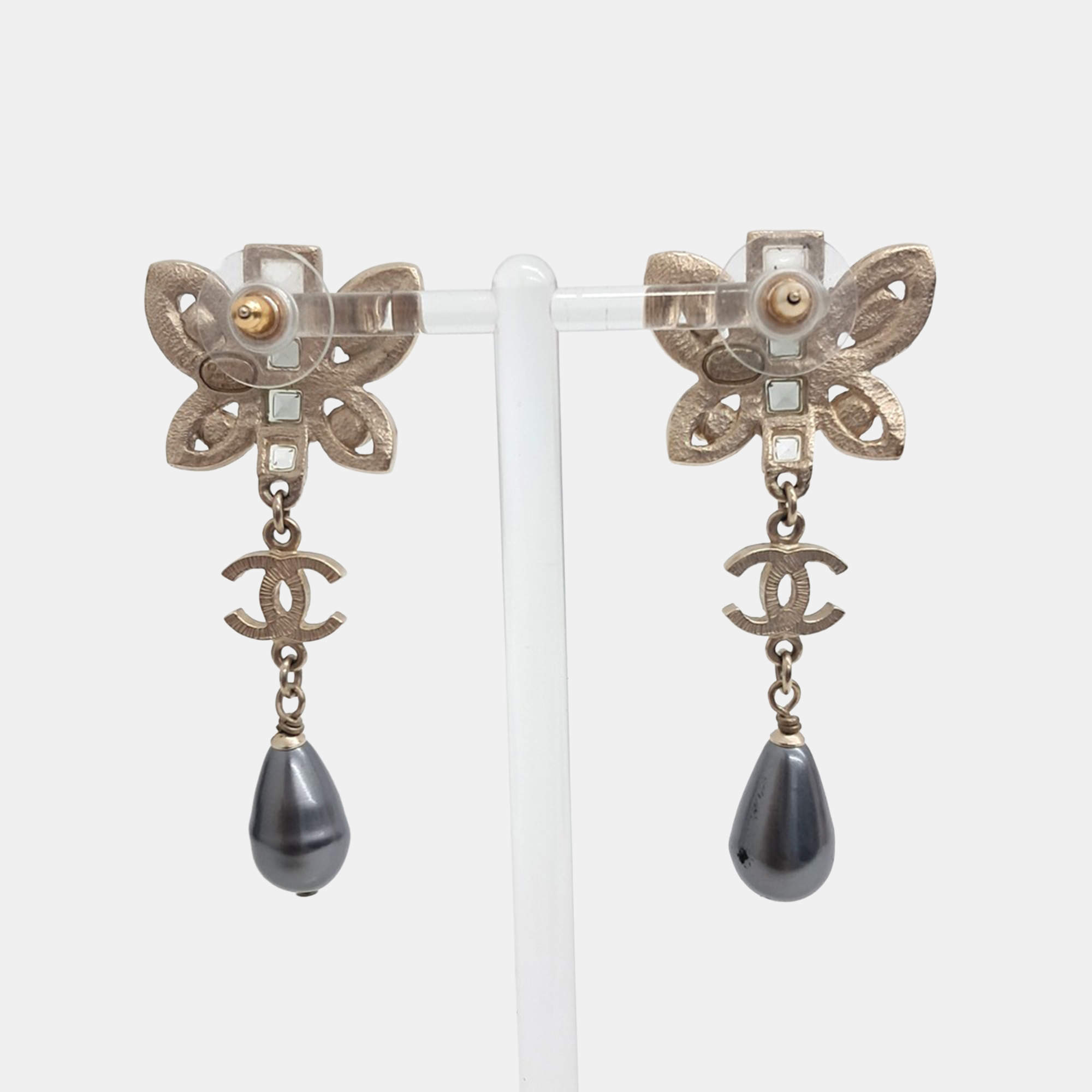 مملوكة مسبقًا Chanel Gold Tone Metal earrings