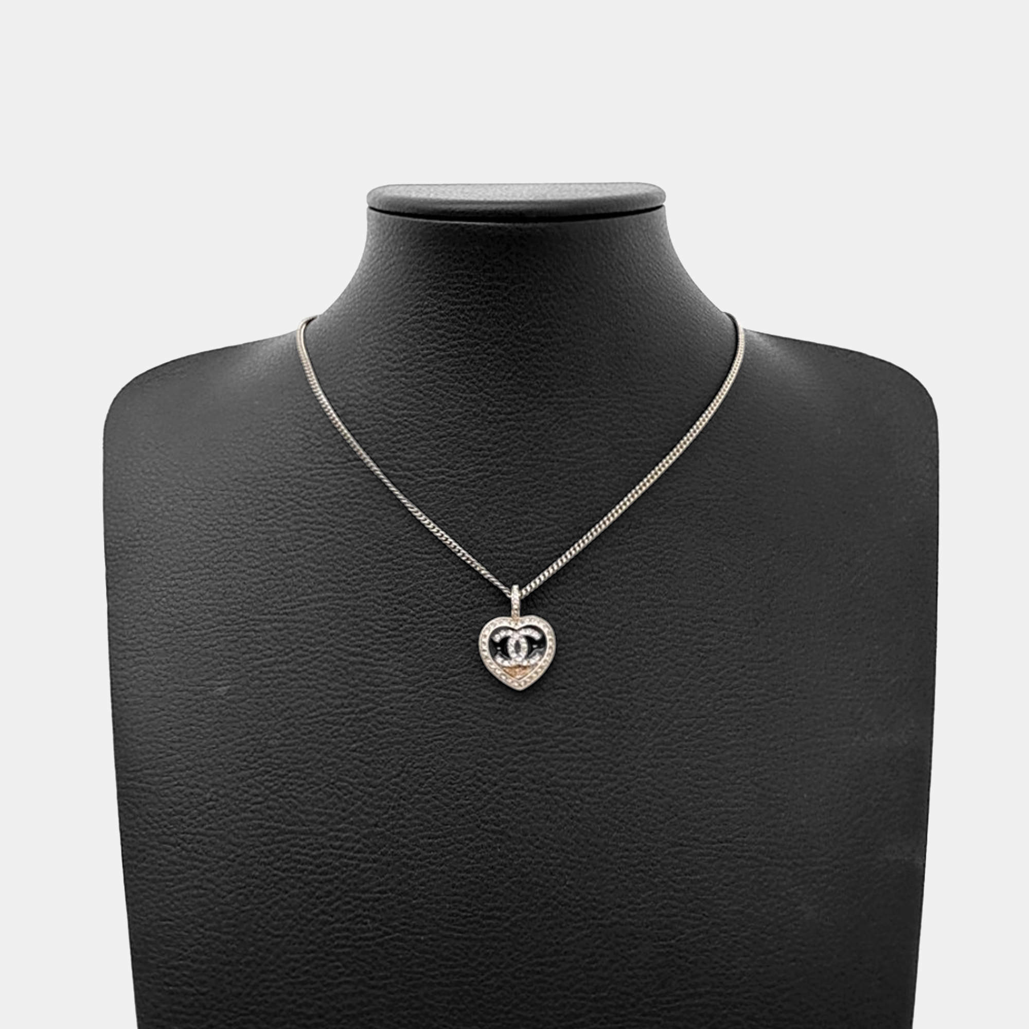 Pre Owned Chanel heart necklace