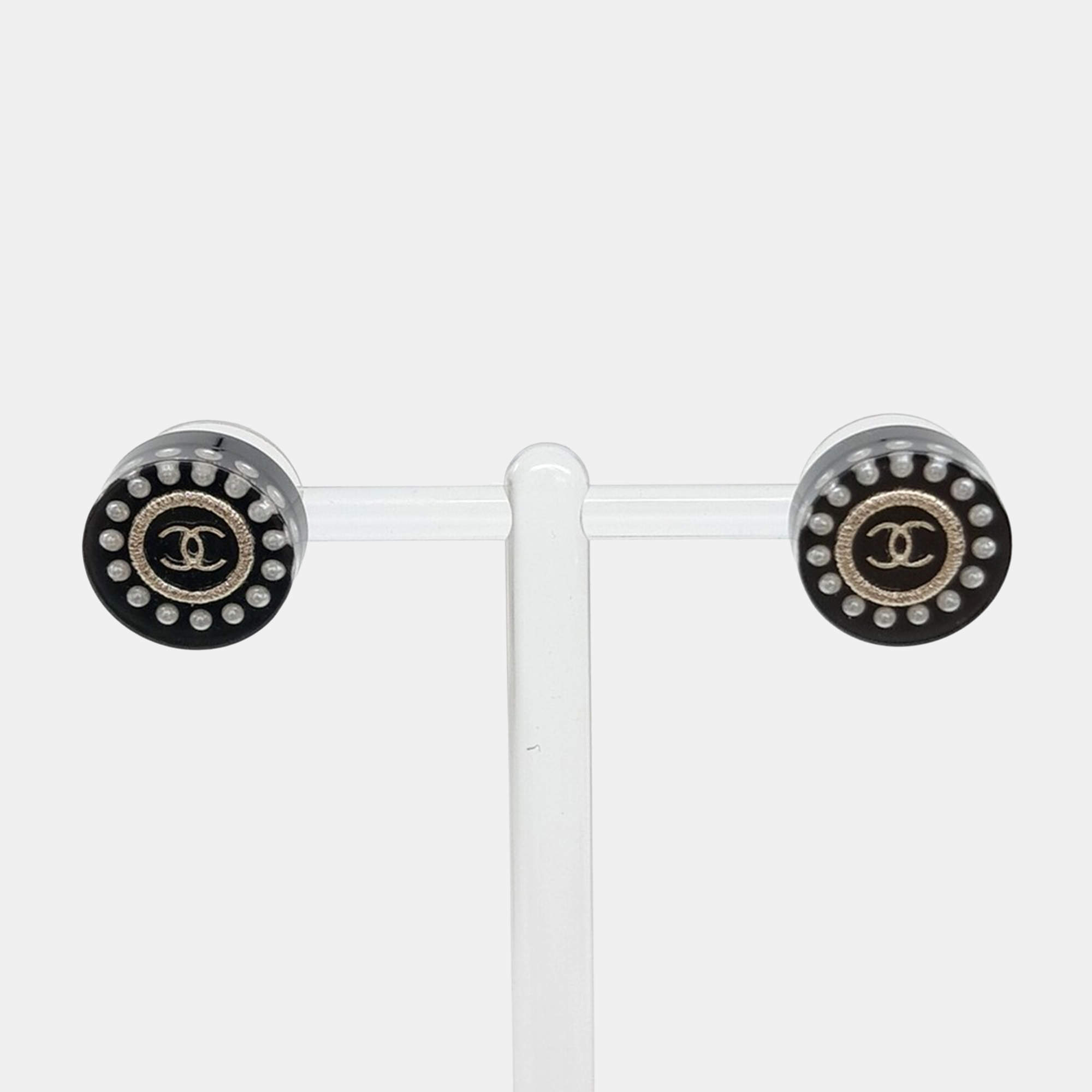 Pre Owned Chanel round logo earrings