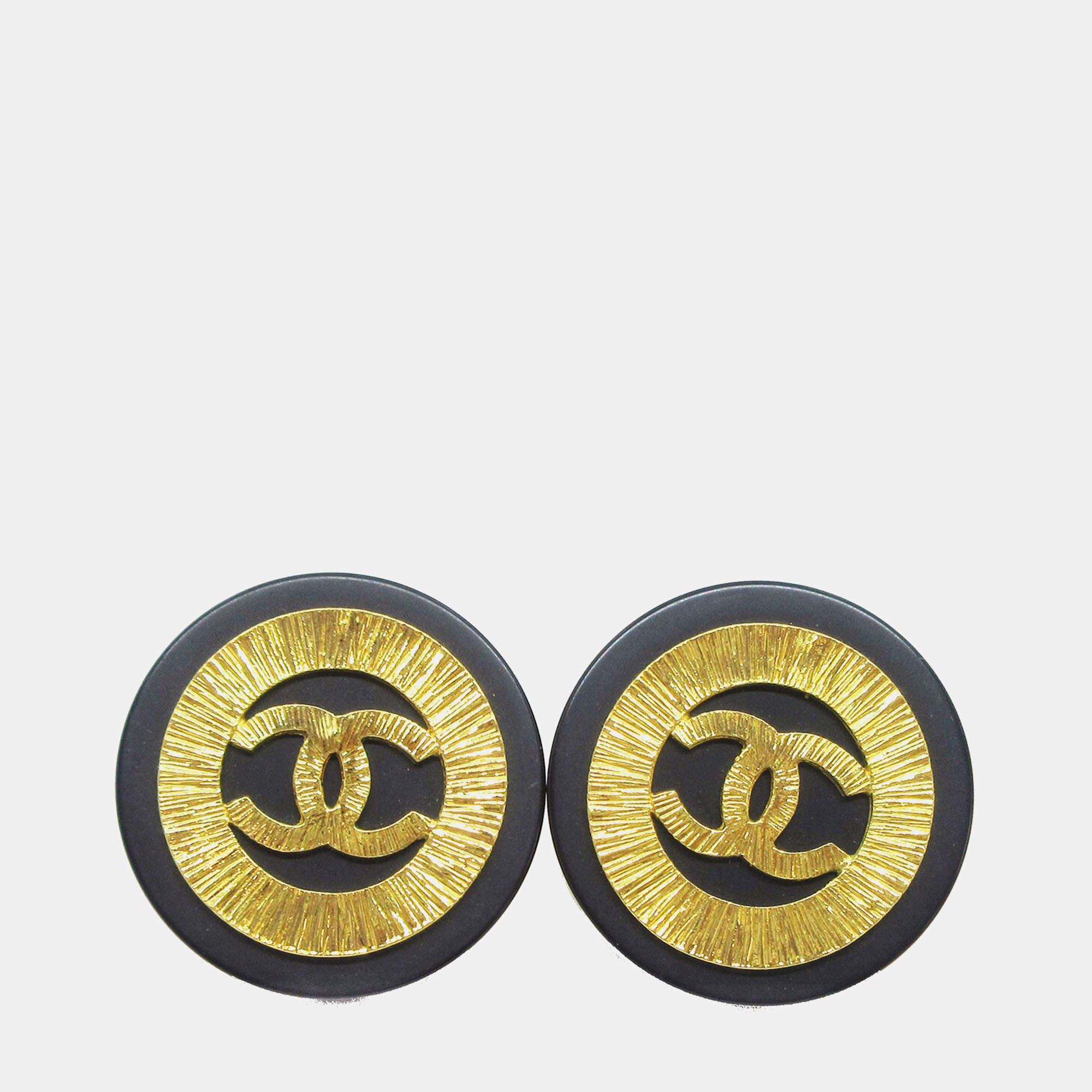 Pre Owned أقراط شانيل زر ضخم مشبك ذهبي أسود