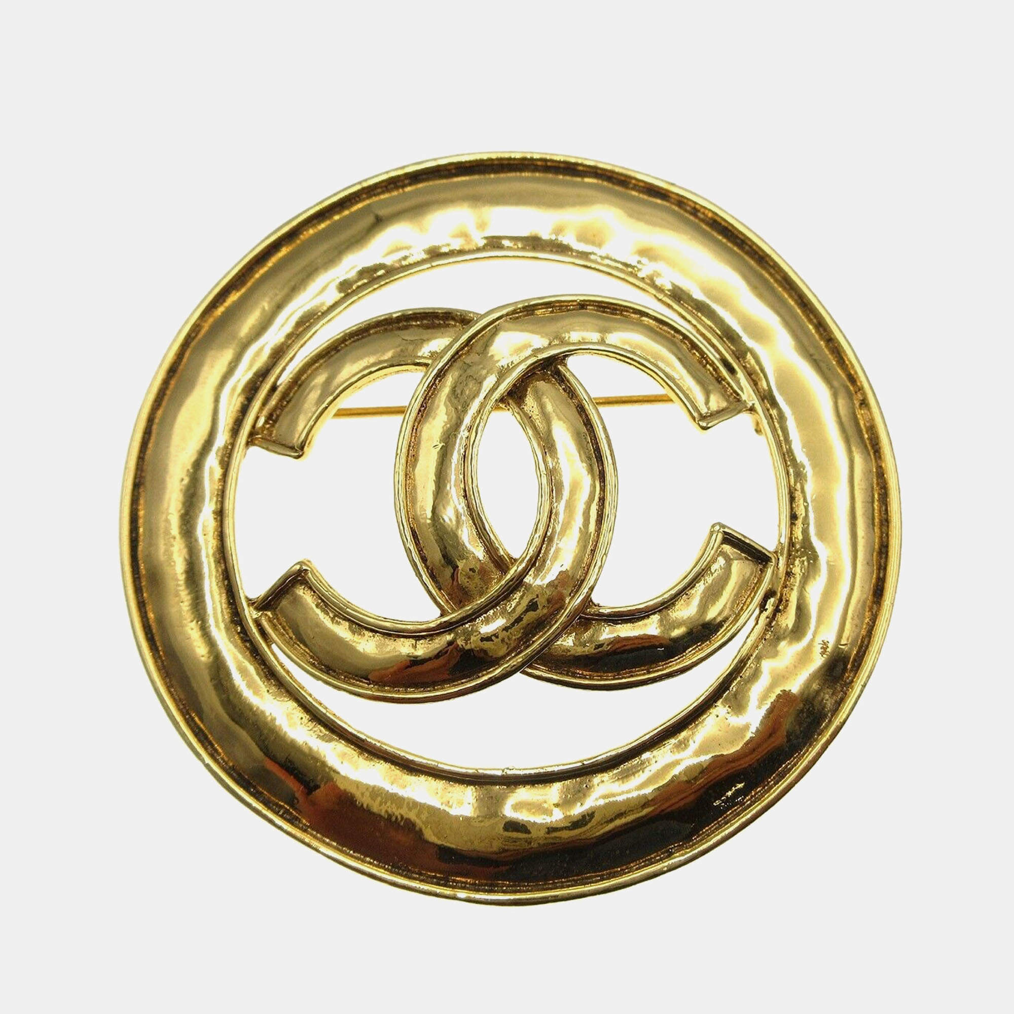 مملوكة مسبقًا Chanel Medallion Brooch Pin Gold