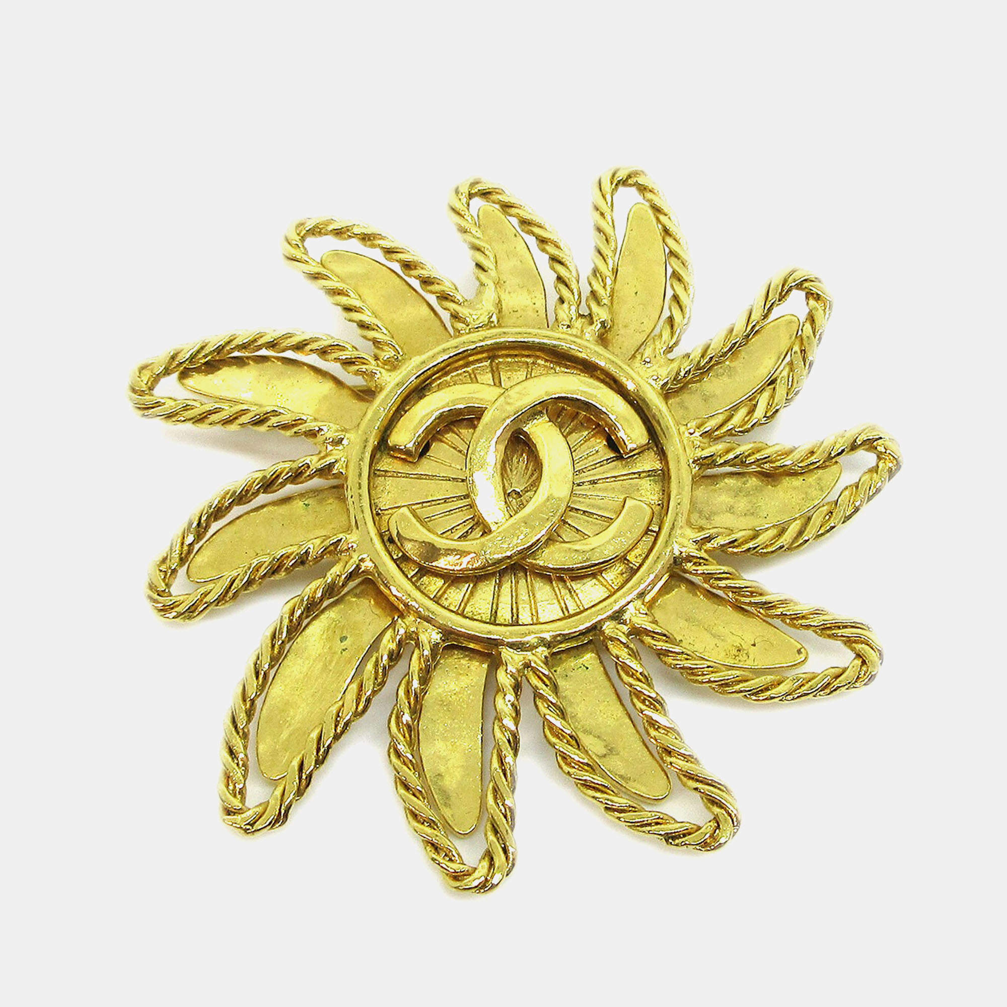 مملوكة مسبقًا Chanel Sun Brooch Pin Gold