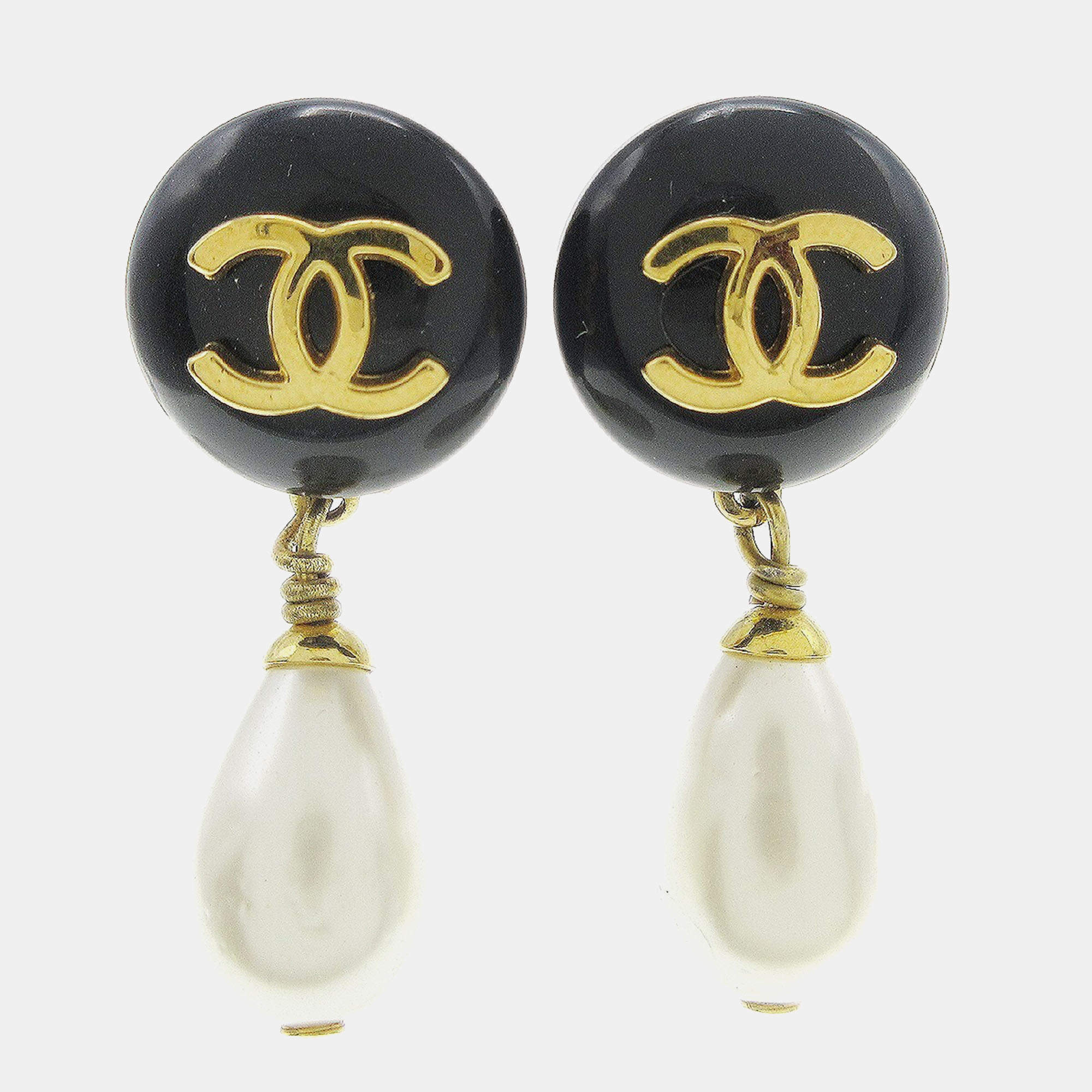 مملوكة مسبقًا Chanel Artificial Pearl Dangle Earrings Clip-On Black