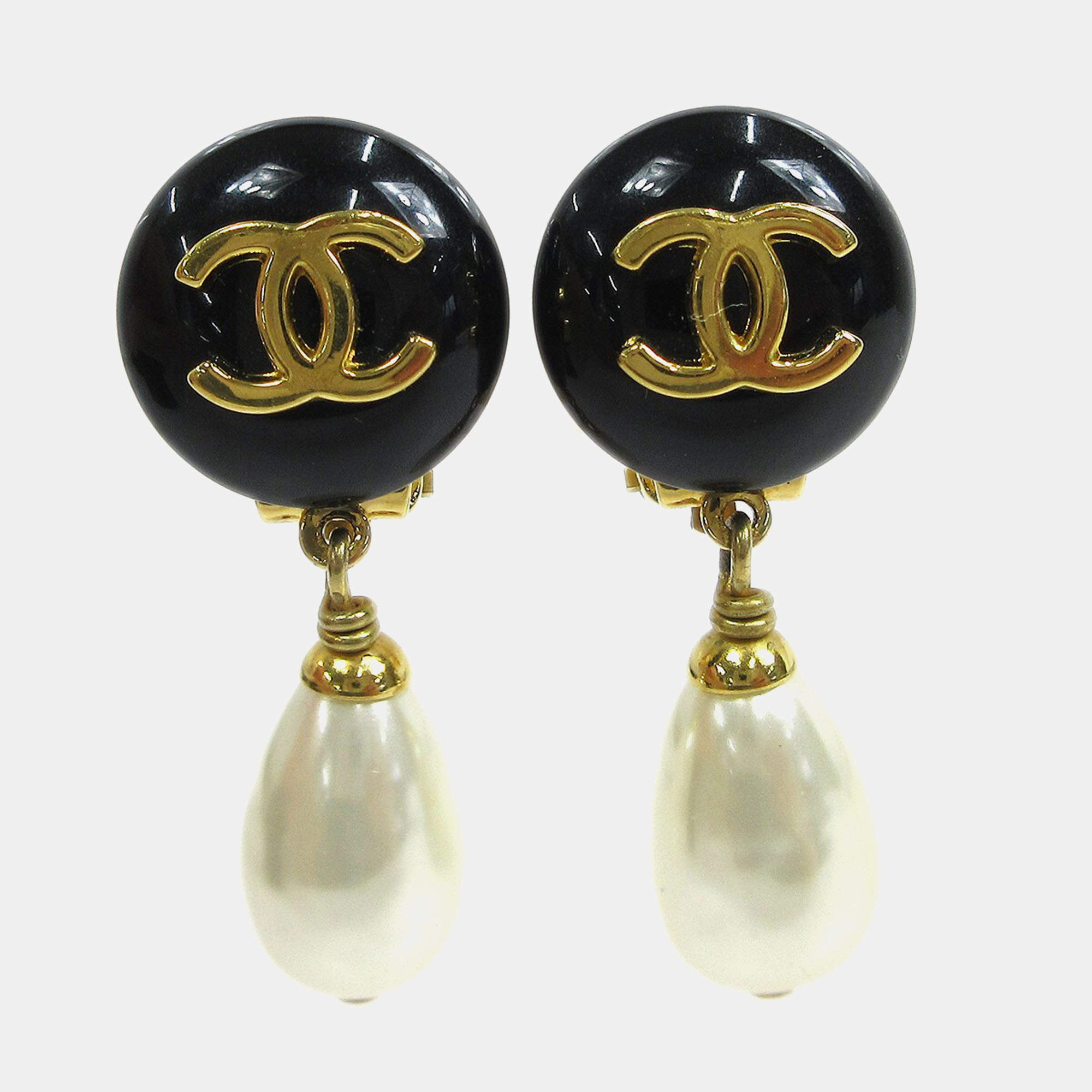 مملوكة مسبقًا Chanel Artificial Pearl Dangle Earrings Clip-On Black