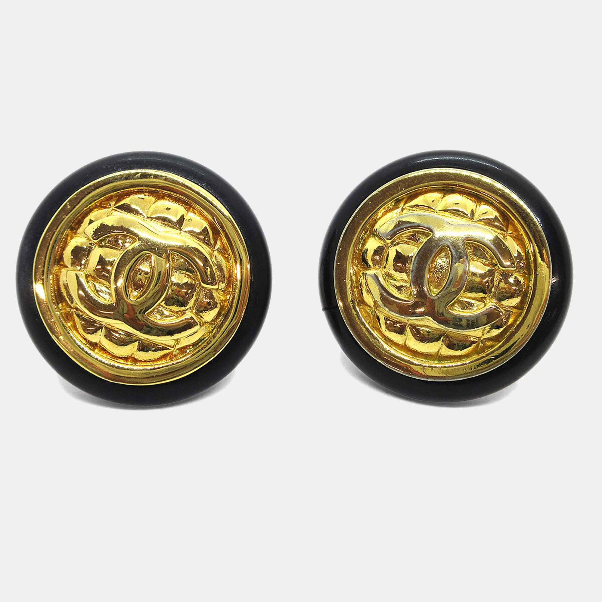 Pre Owned Chanel Button Earrings Clip-On Gold Black