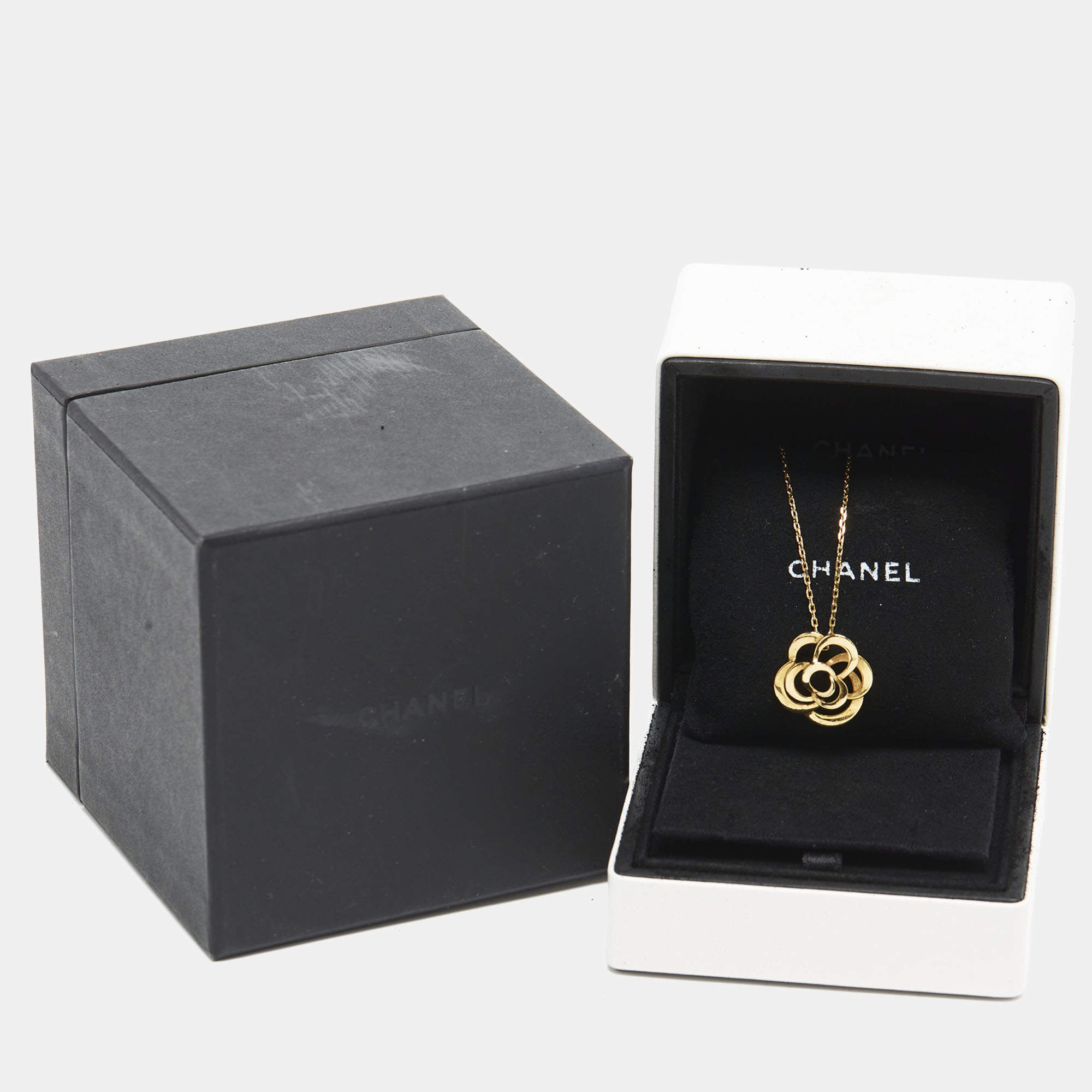 Pre Owned Chanel Fil de Camellia 18k Yellow Gold Necklace