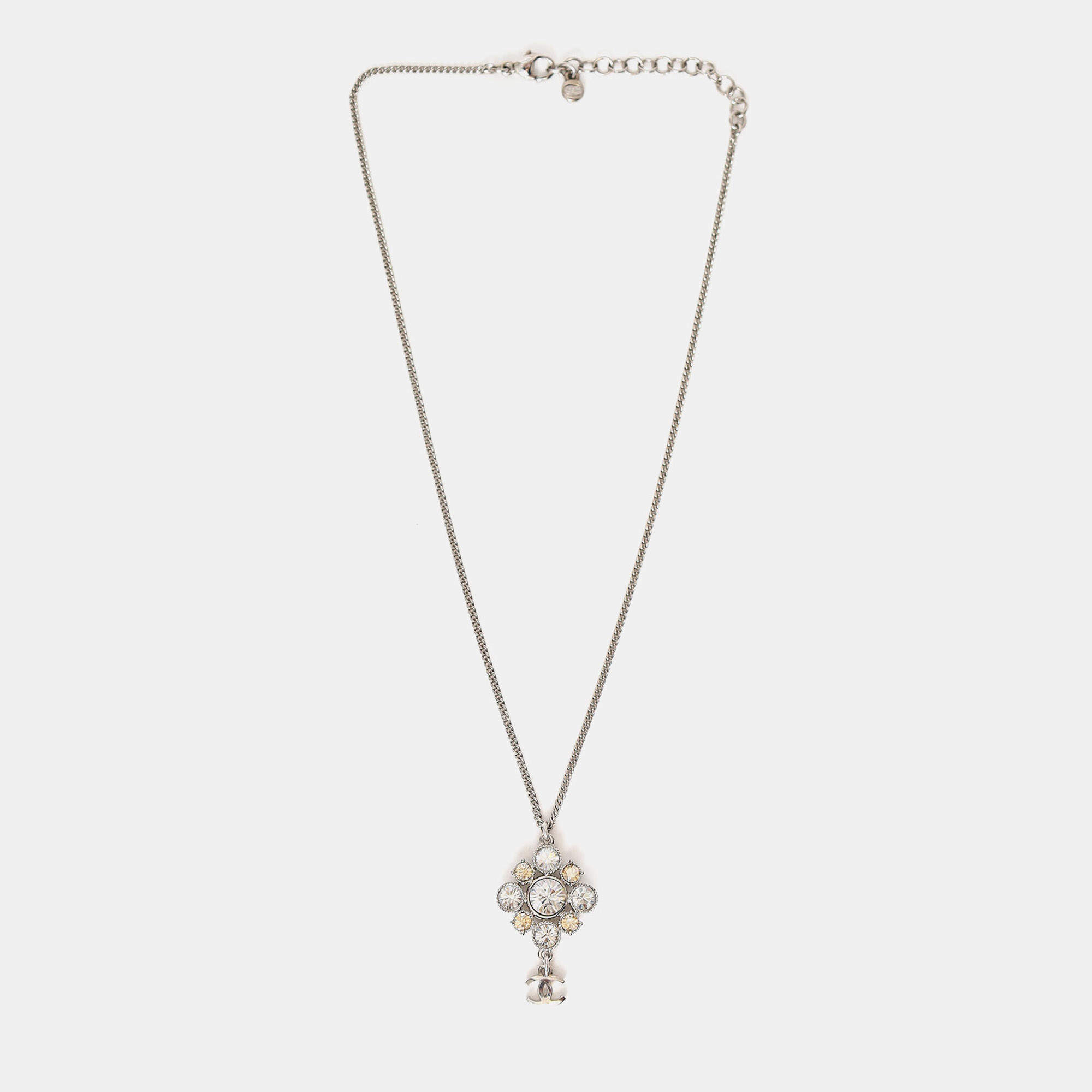 Pre Owned قلادة شانيل بتعليقة زهري كريستال أبيض/أصفر