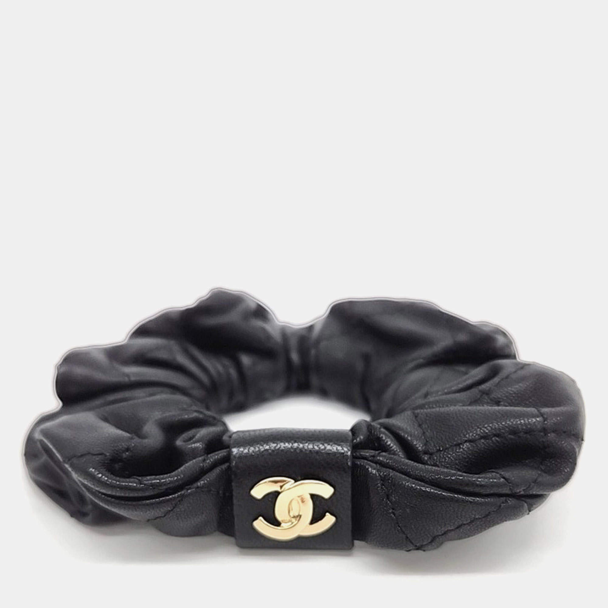 مملوكة مسبقًا Chanel leather hair scrunchie