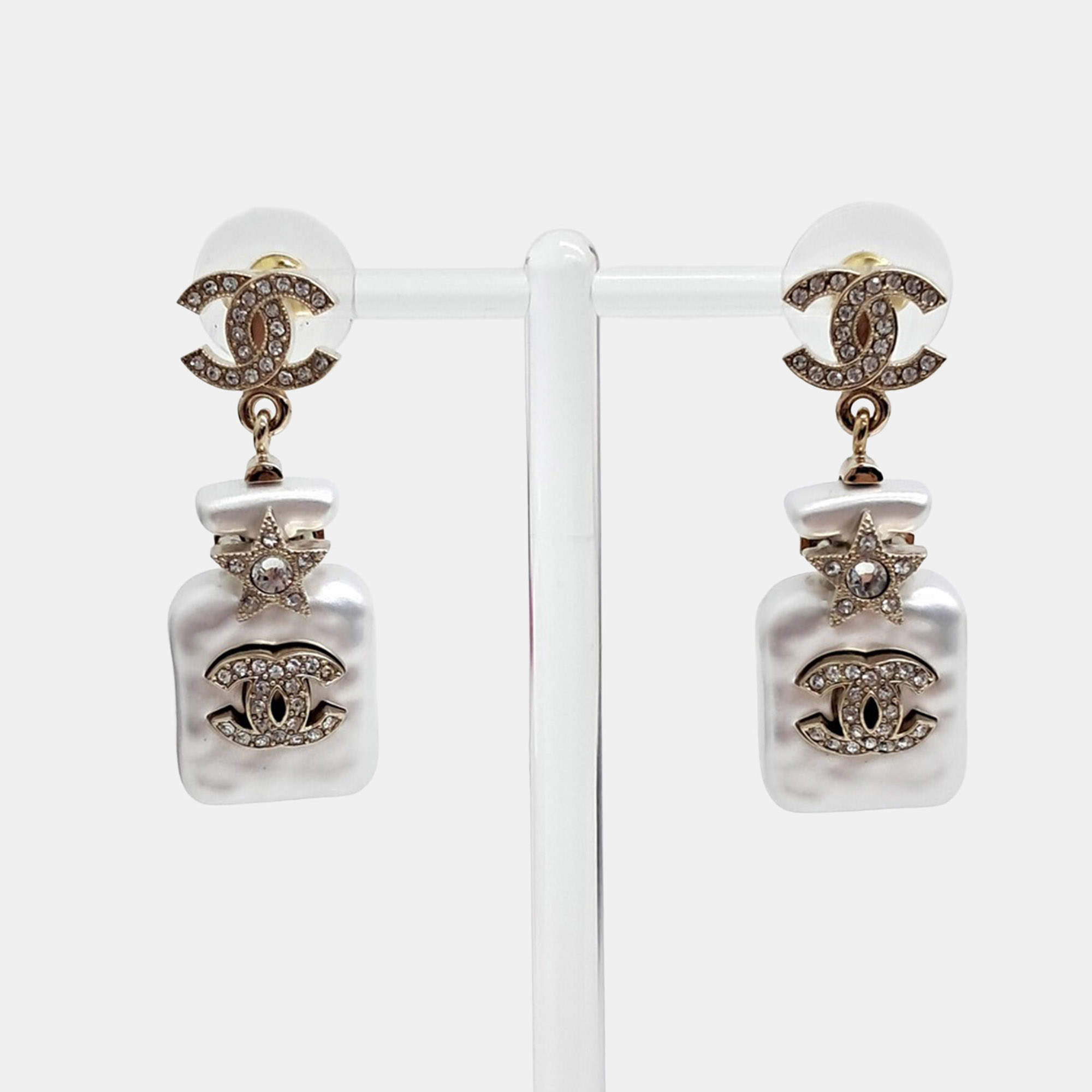 Pre Owned أقراط شانيل من المعدن بلون ذهبي