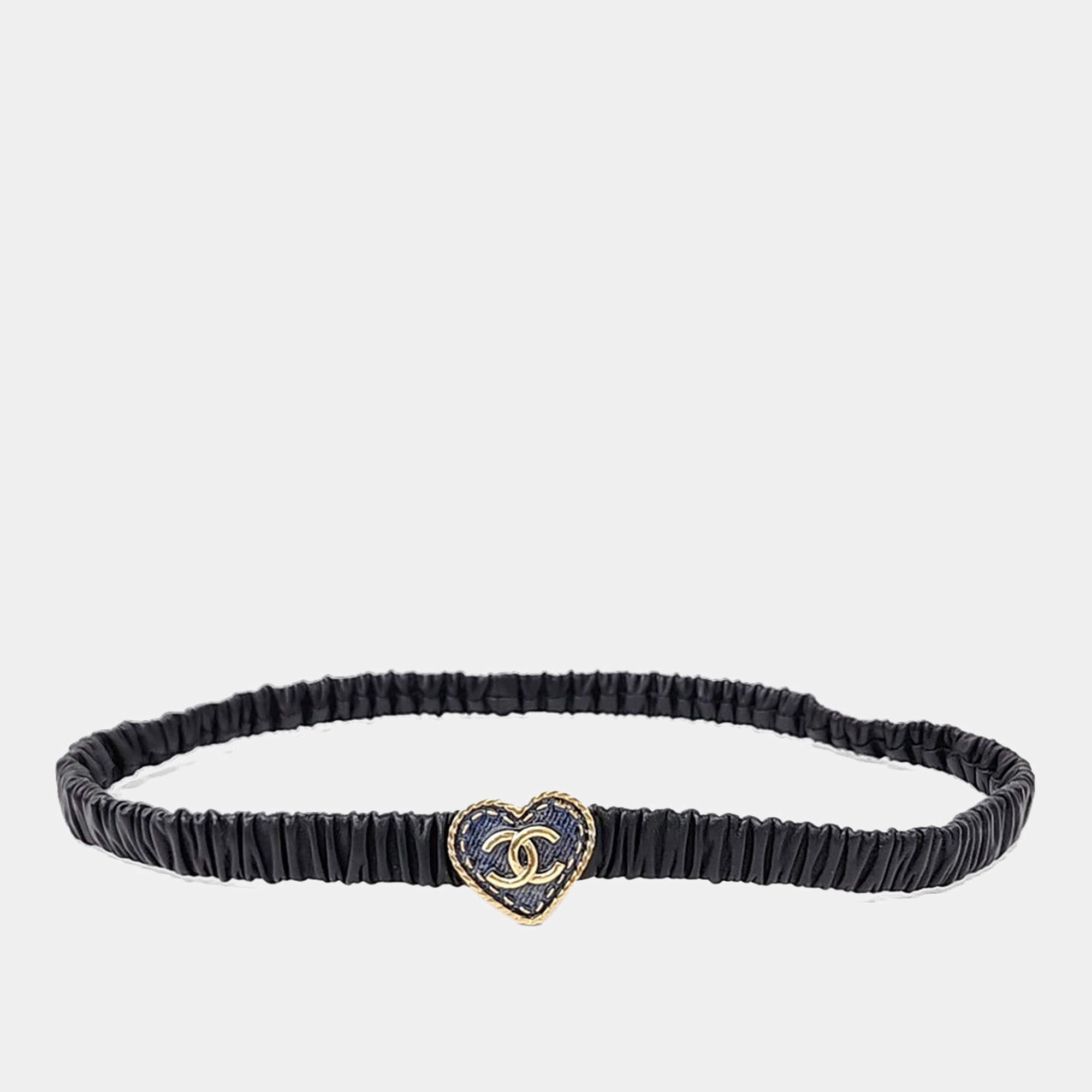 Pre Owned Chanel Leather heart banding belt