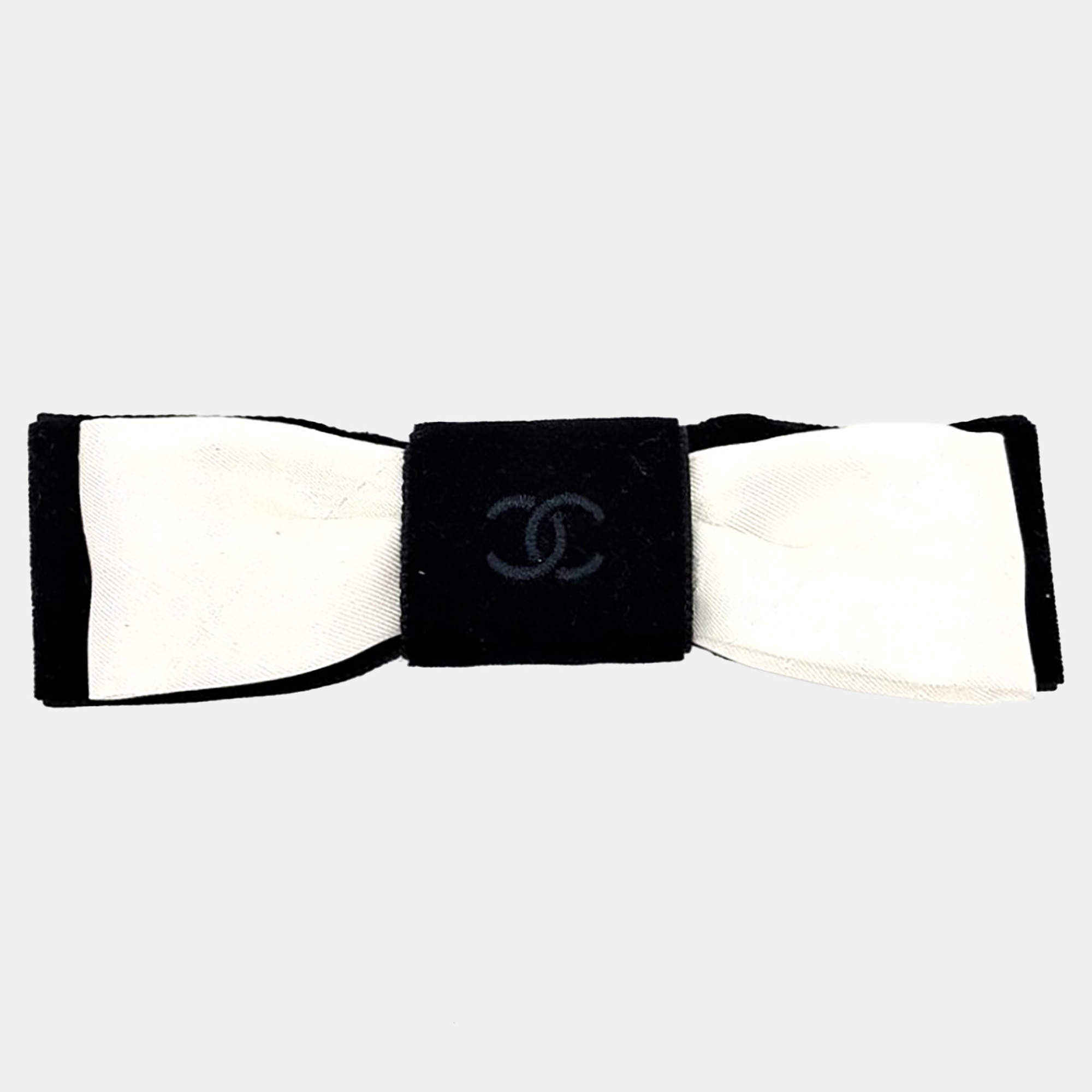 Pre Owned Chanel Ribbon Black White Hairpin