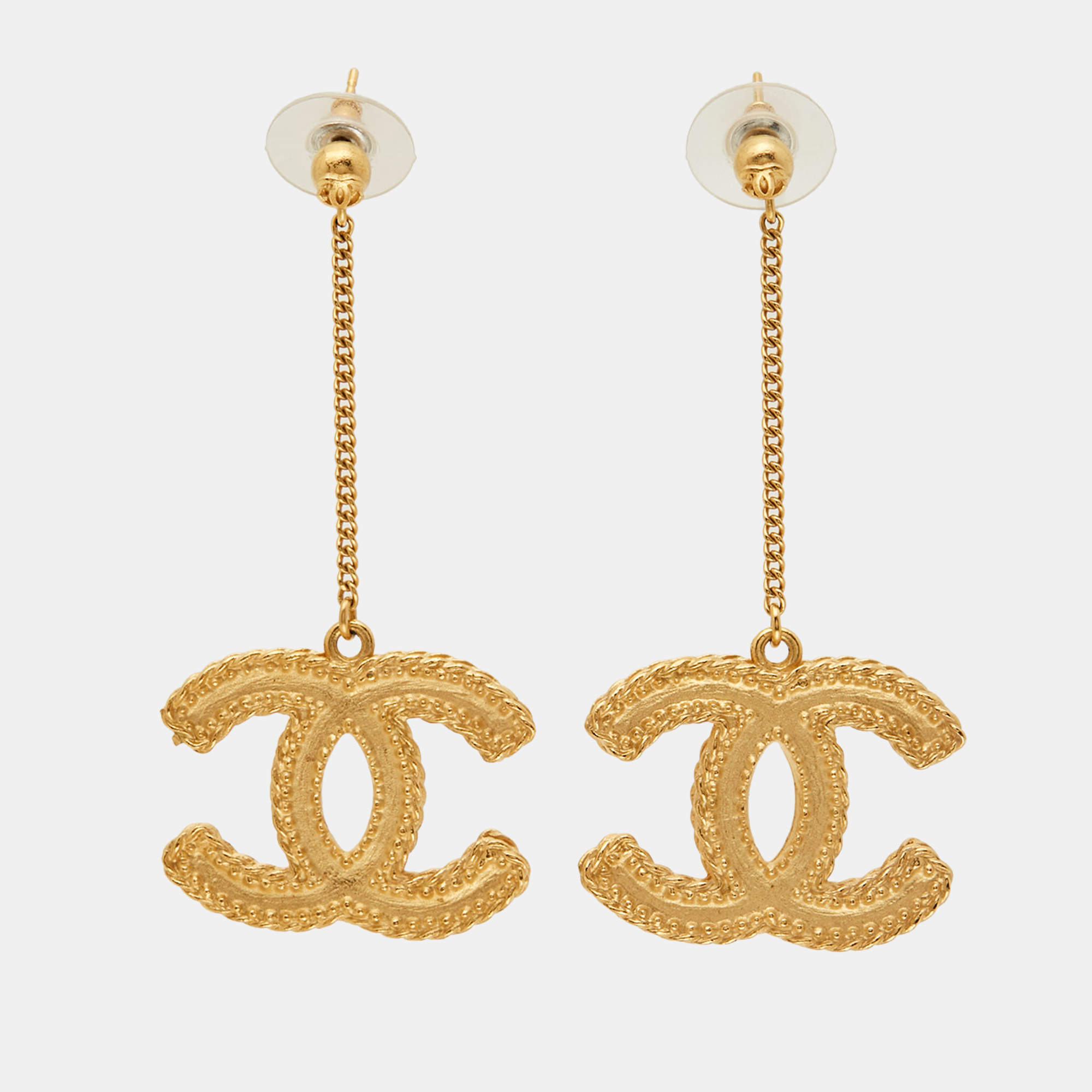 مملوكة مسبقًا Chanel CC Textured Gold Tone Long Drop Earrings