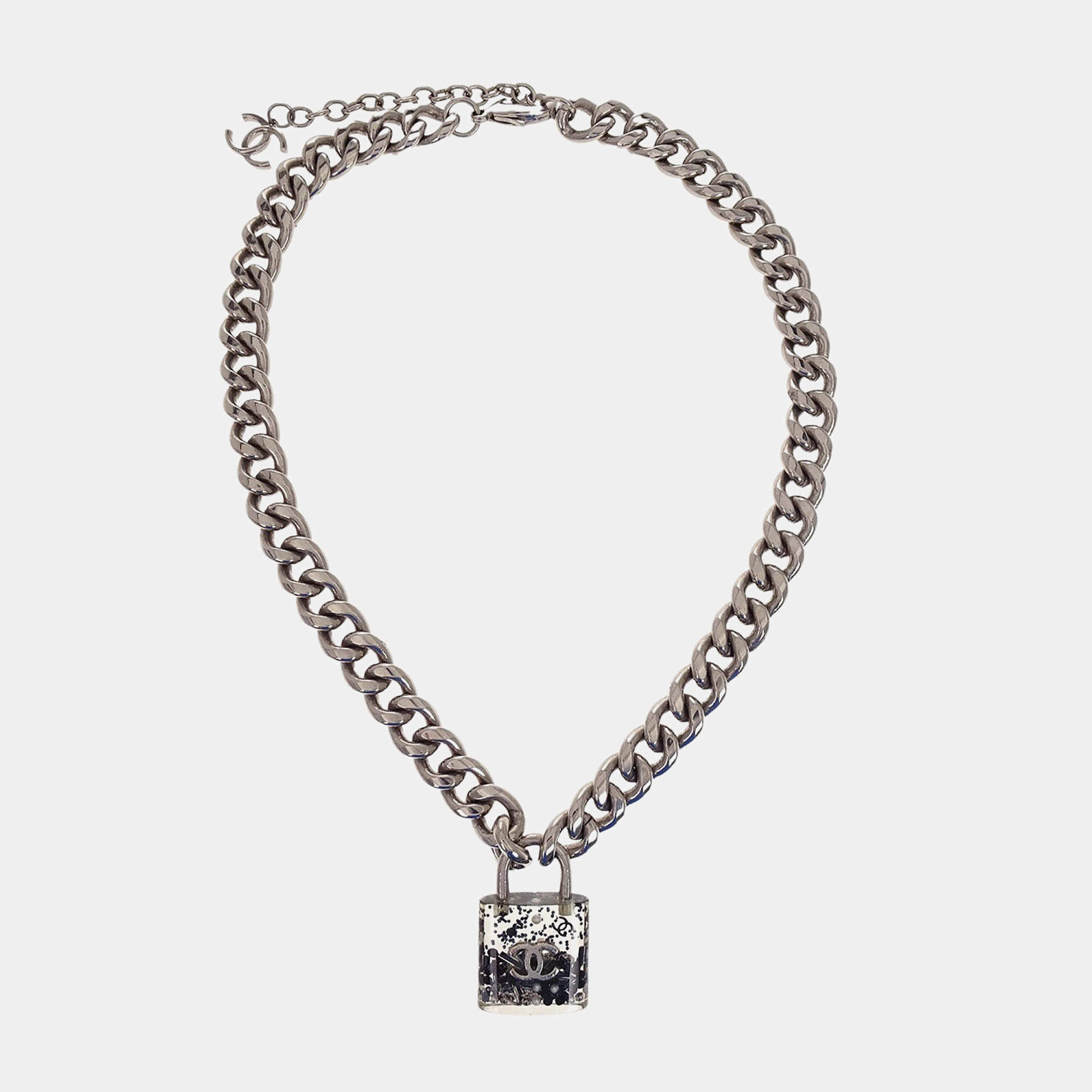 مملوكة مسبقًا Chanel Fall 2014 Supermarket Collection CC Plexiglass Padlock Chain Necklace Silver