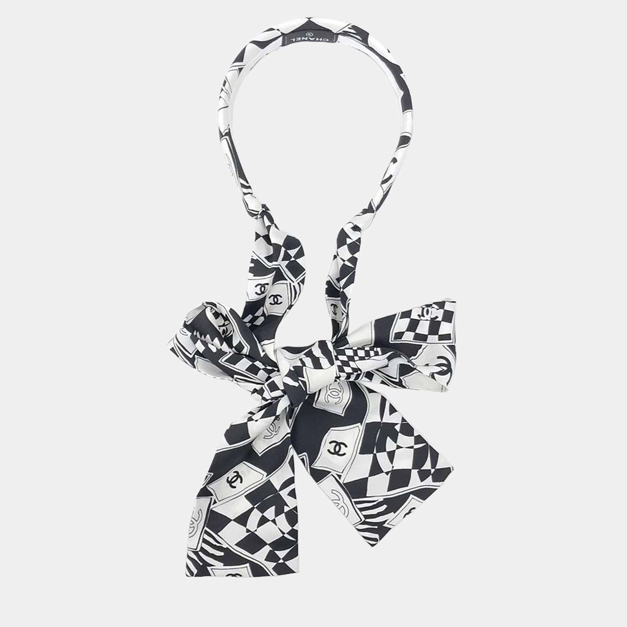 مملوكة مسبقًا Chanel Black, White Hairband AA8847