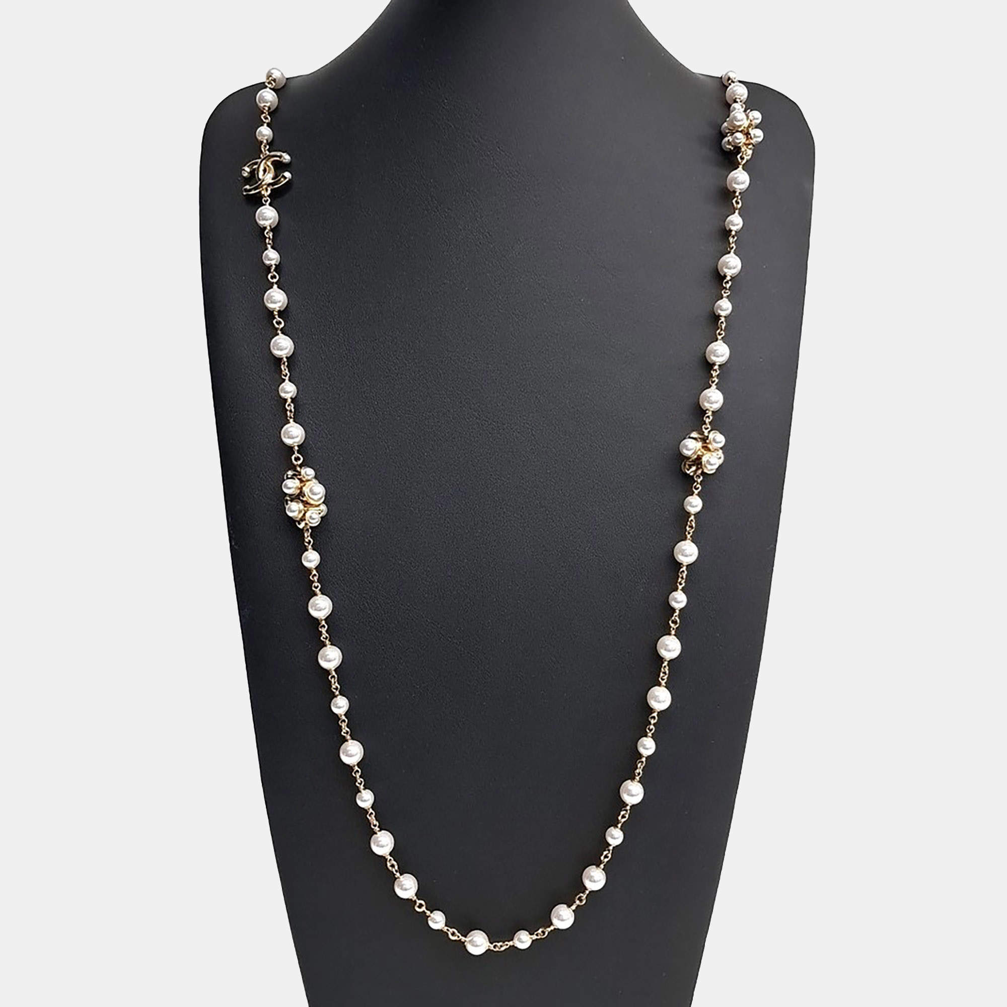 Pre Owned Chanel pearl necklace