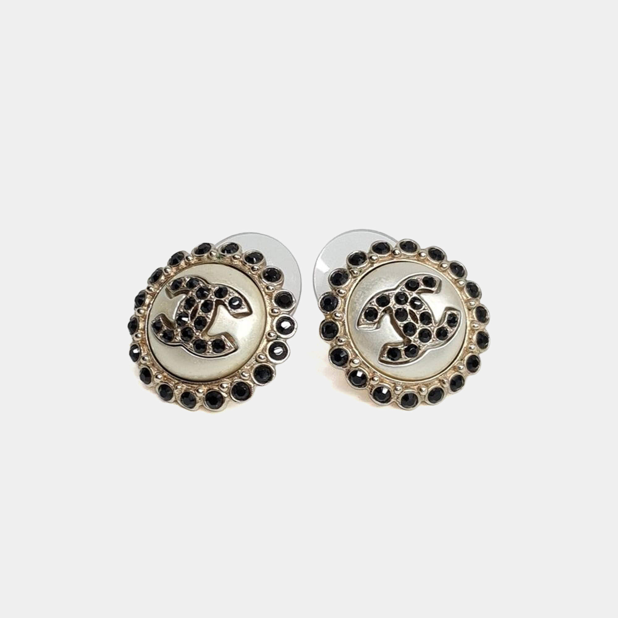مملوكة مسبقًا Chanel metal earrings
