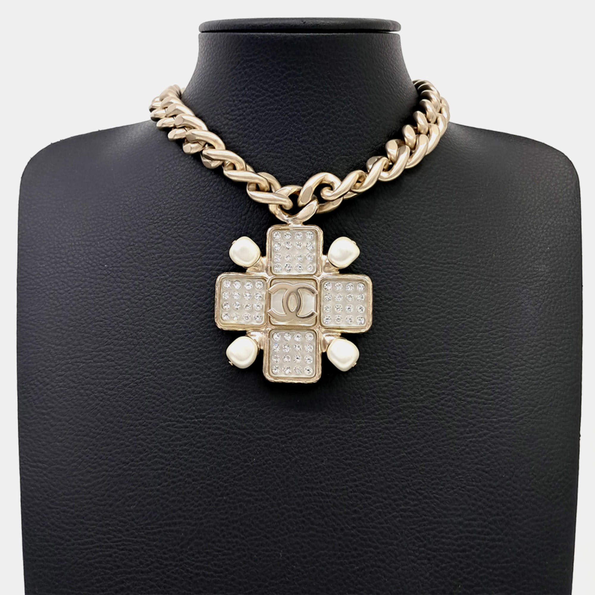 مملوكة مسبقًا Chanel metal necklace