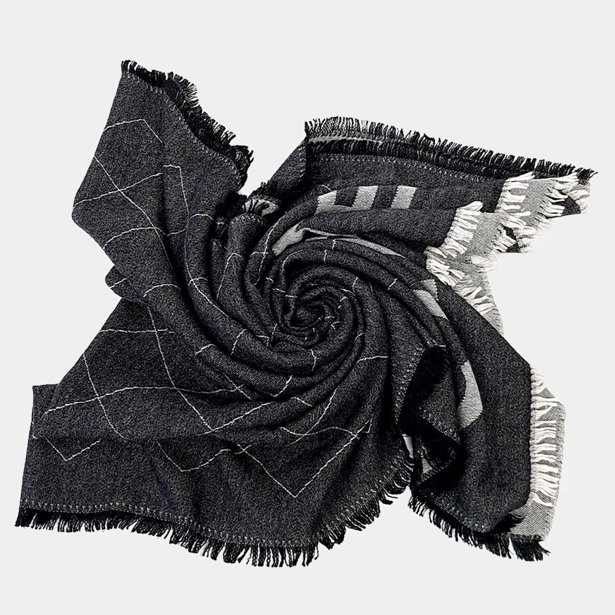 Pre Owned Chanel scarf and shawl