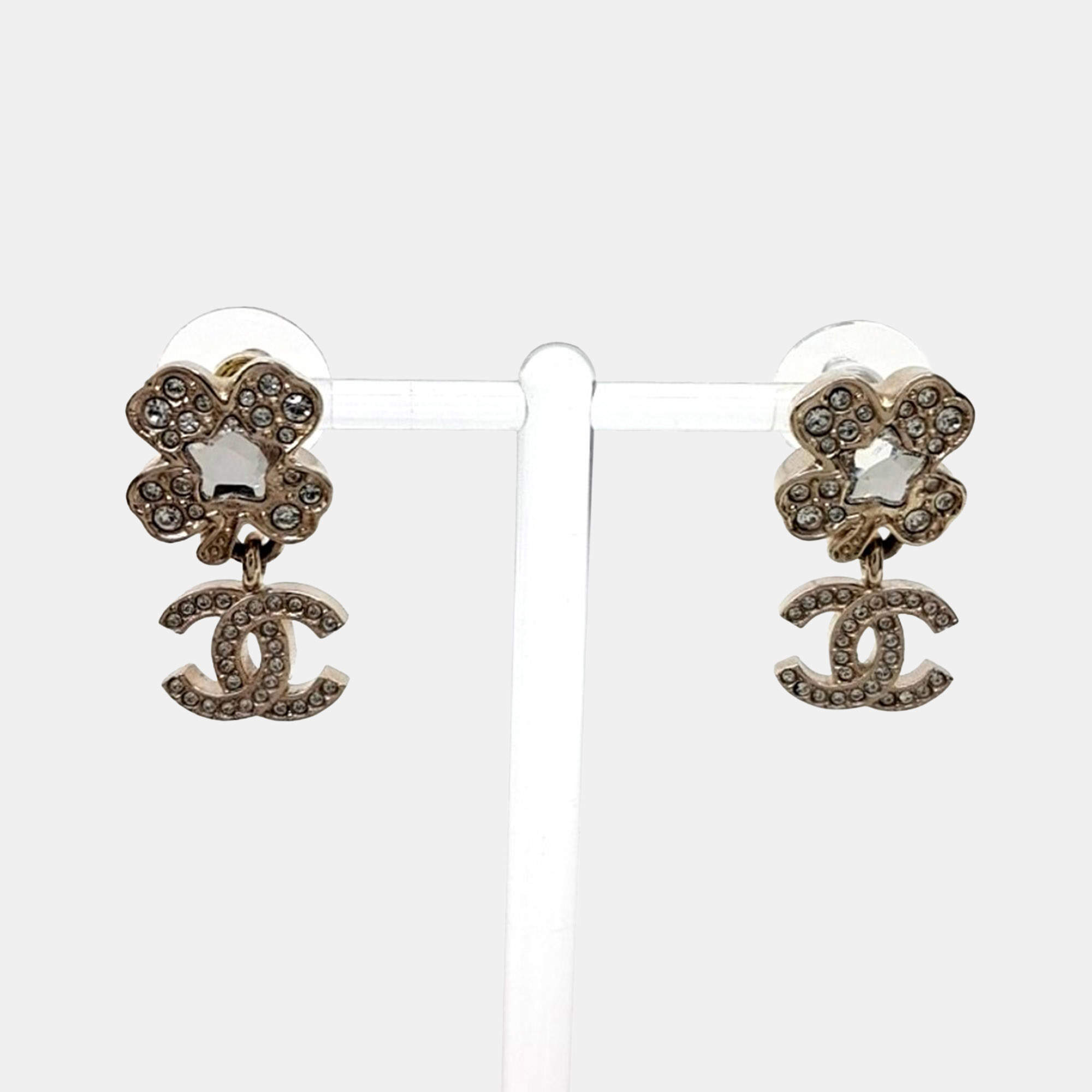 Pre Owned Chanel Metal earrings