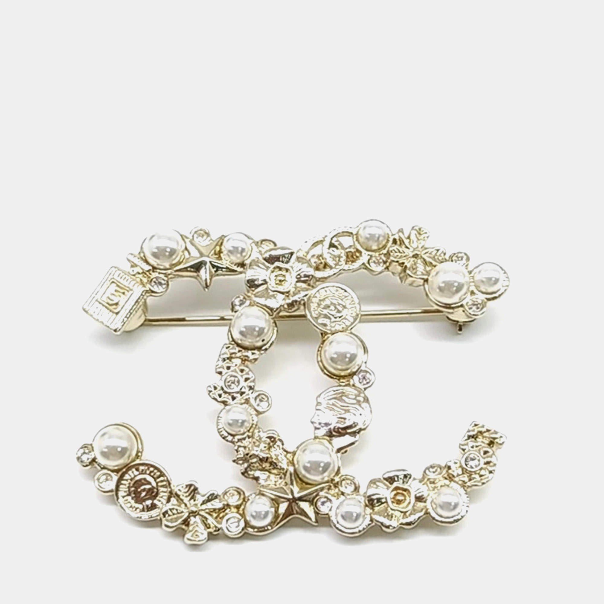 Pre Owned Chanel Metal pearl logo brooch
