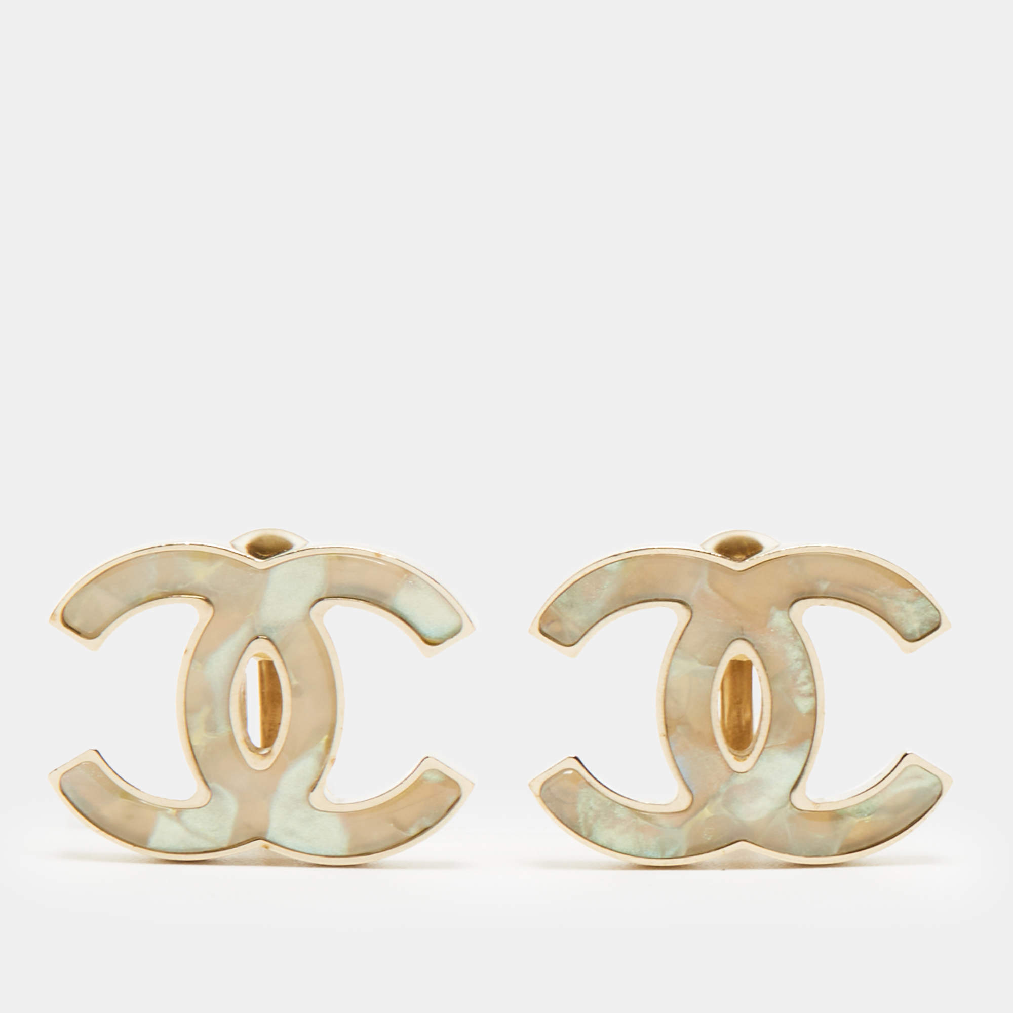 مملوكة مسبقًا Chanel CC Resin Gold Tone Earrings