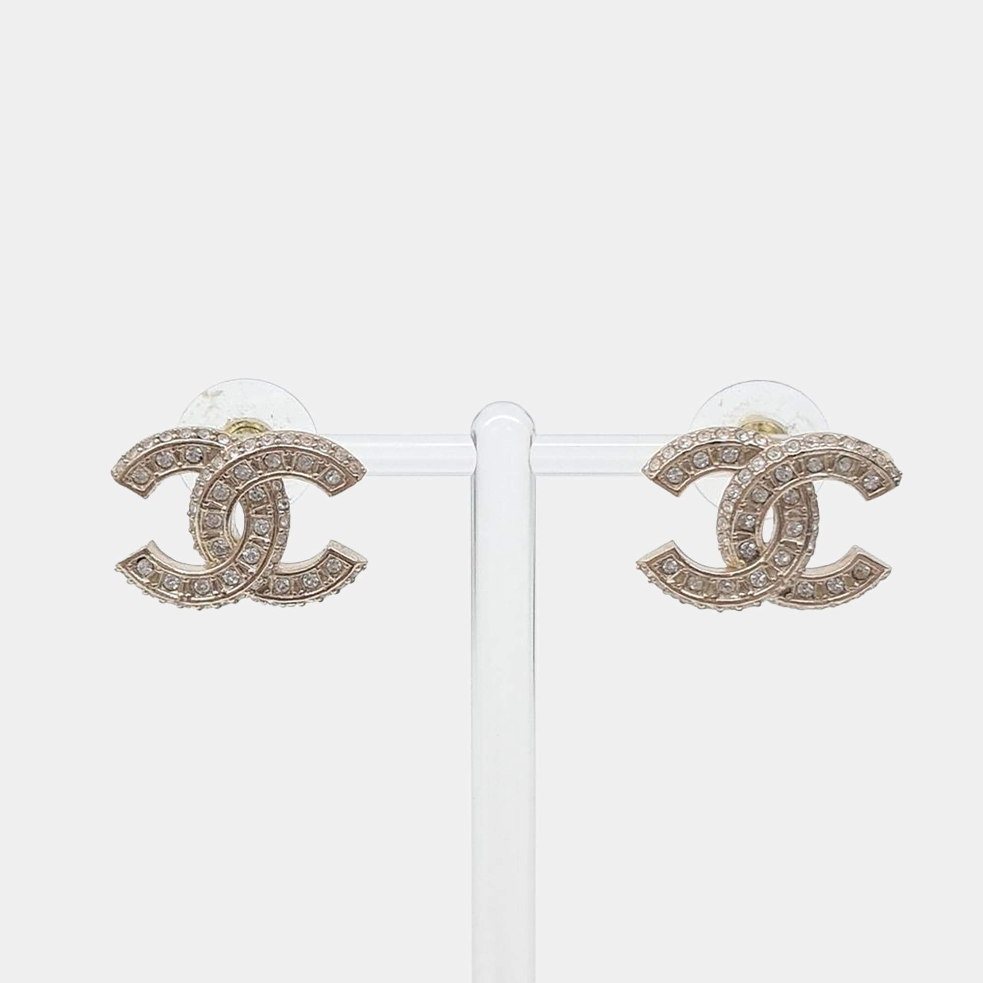 مملوكة مسبقًا Chanel Logo CC Gold Tone Stud Earrings