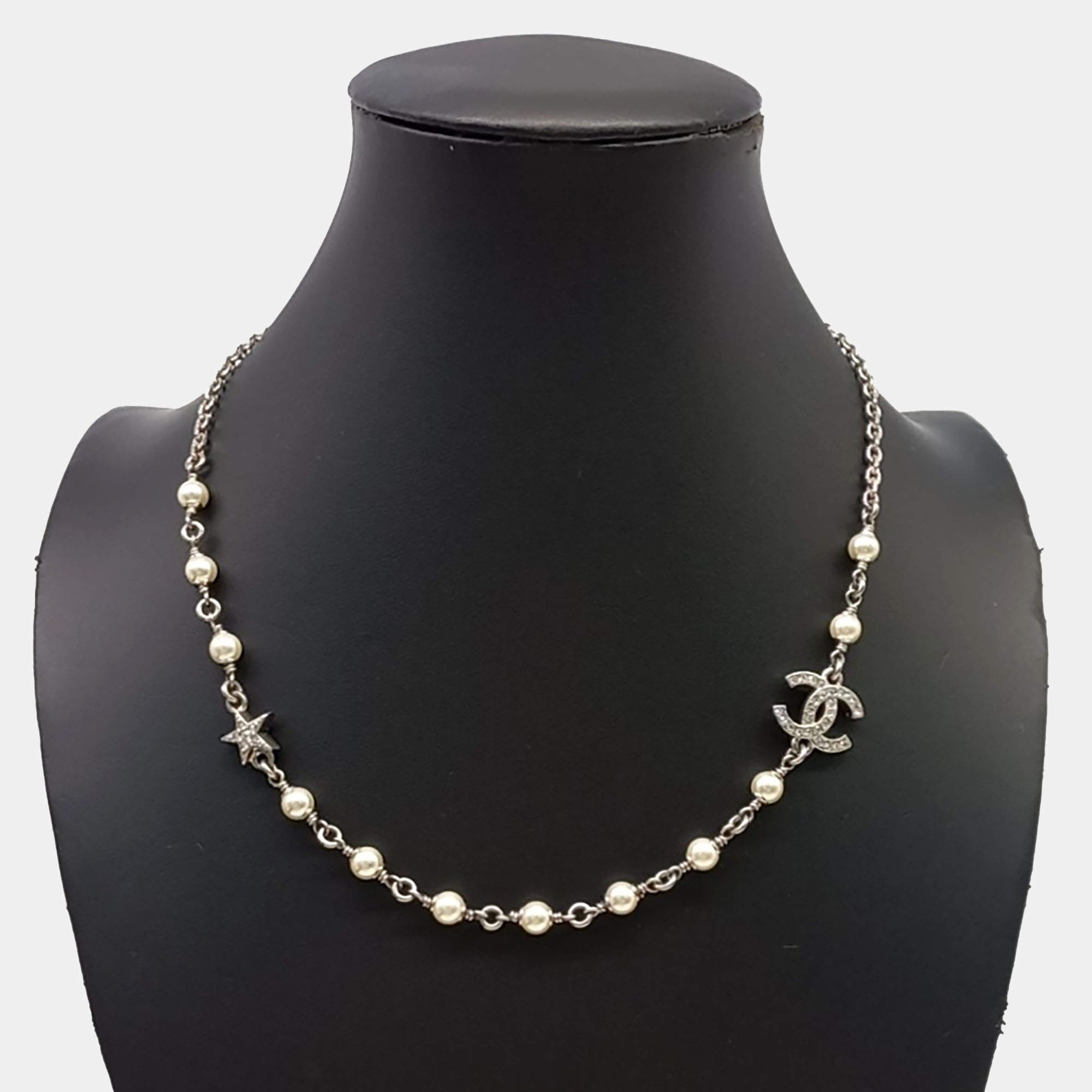 Pre Owned Chanel Silver Tone Pearl Necklace