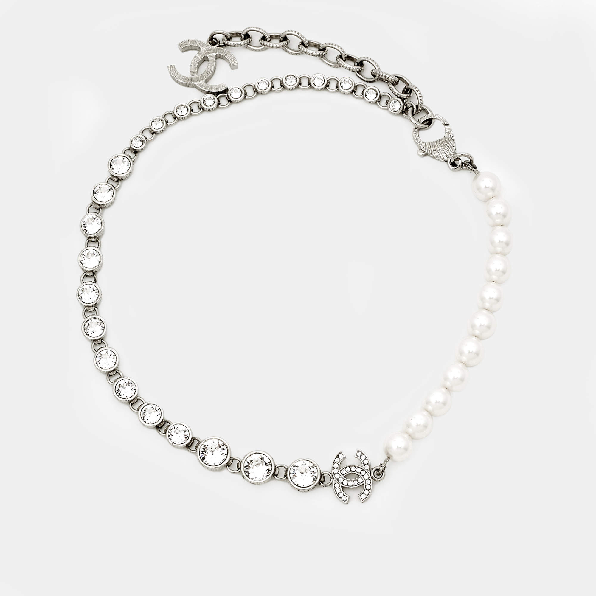 Pre Owned Chanel CC Crystals Faux Pearl Silver Tone Necklace