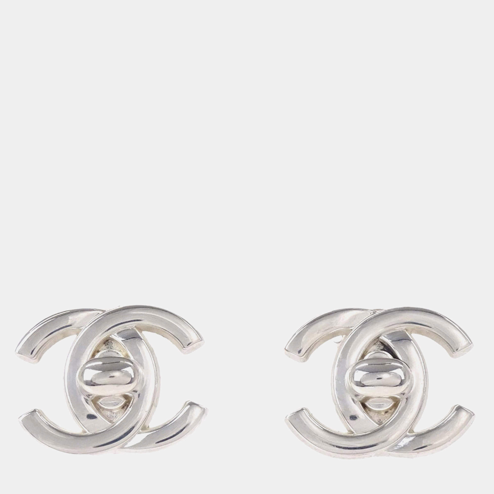 Pre Owned Chanel Vintage CC Turnlock Silver Plated Clip -On Earrings
