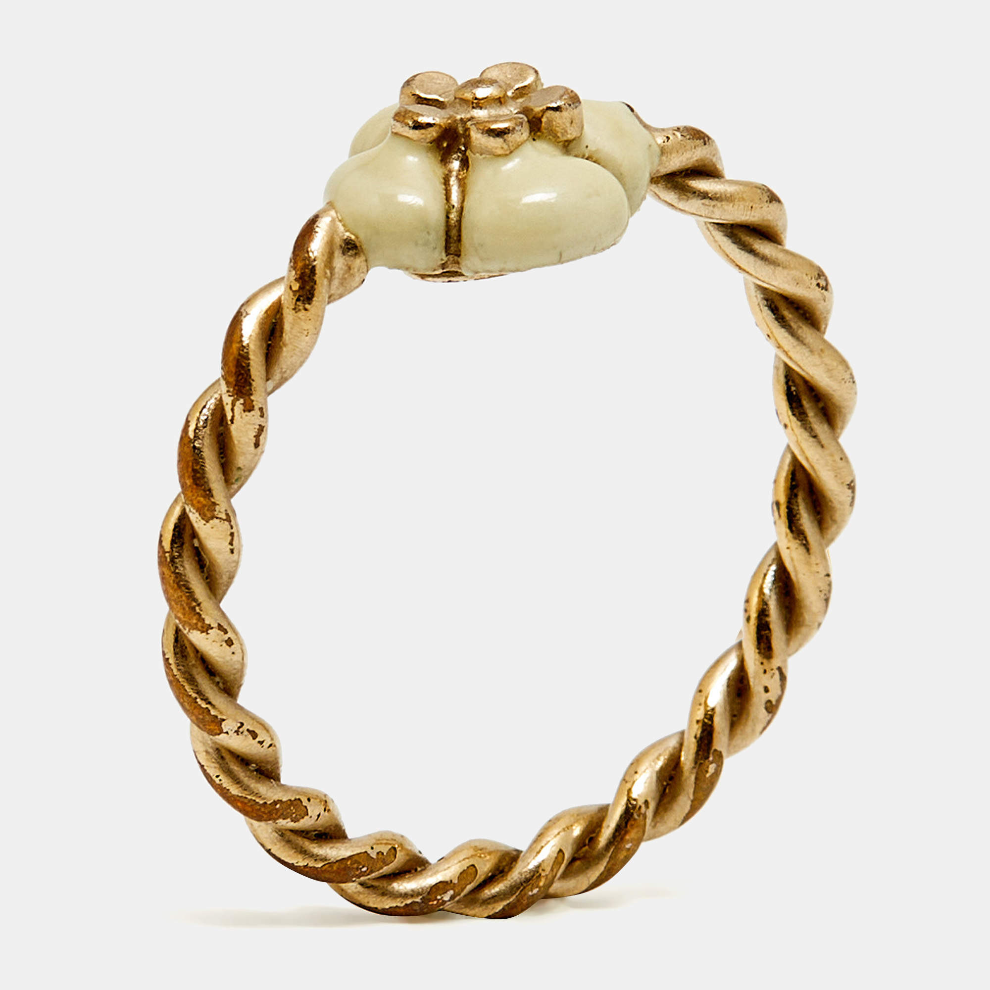 مملوكة مسبقًا Chanel Twisted Rope Camellia Flower Enamel Gold Tone Ring Size 54