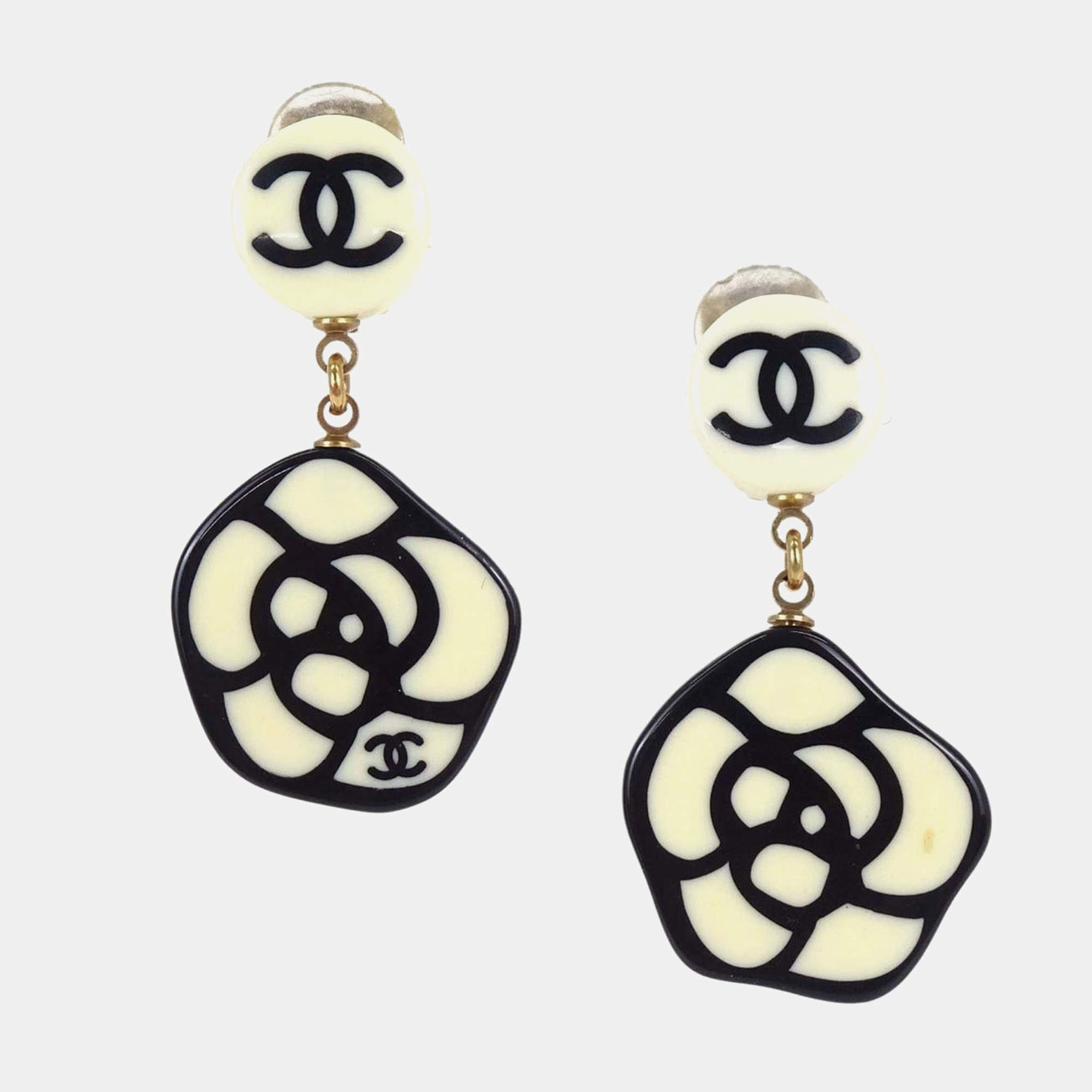 Pre Owned Chanel Camellia 03P CC Off -white Black Acrylic Drop Clip -On Earrings