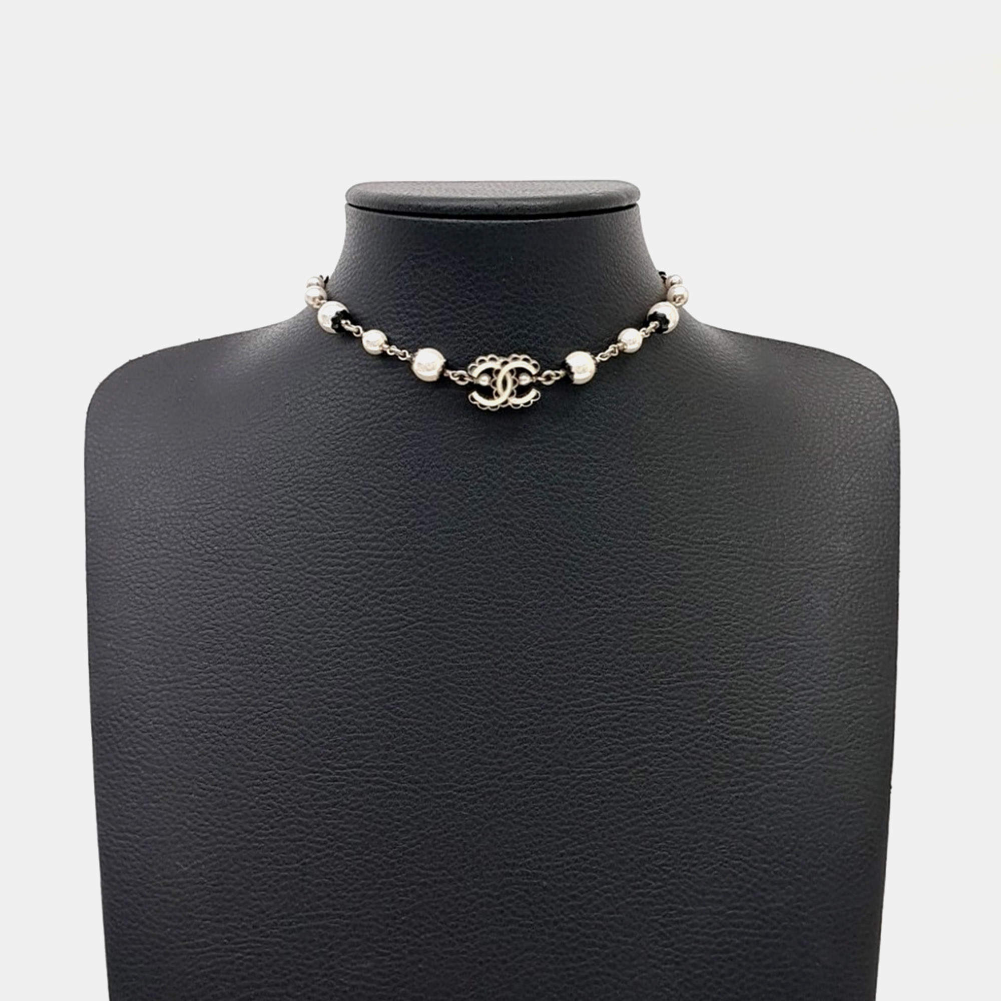 Pre Owned Chanel CC Pearl Gold Necklace